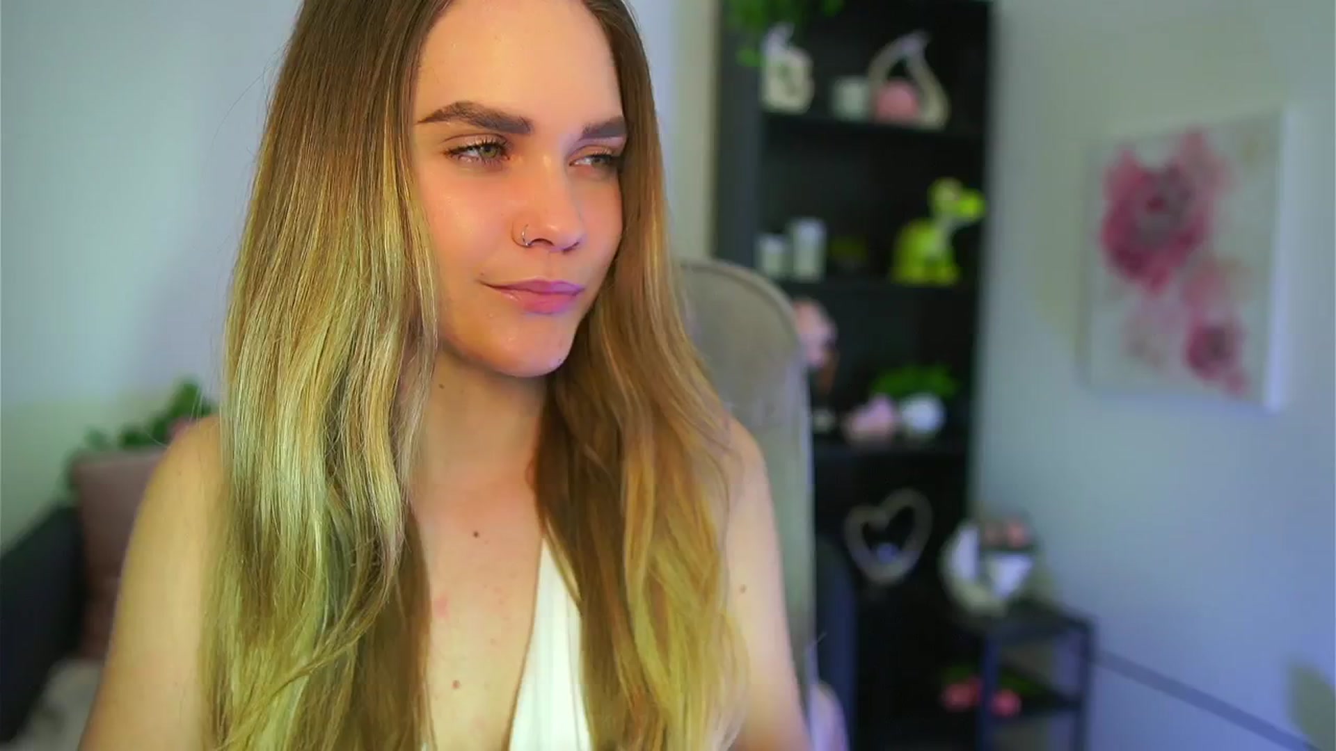 Gallery image thumbnail from Skyla_Novea_'s myfreecams stream on, 05/13/2024, 21:13 image 1 of 20