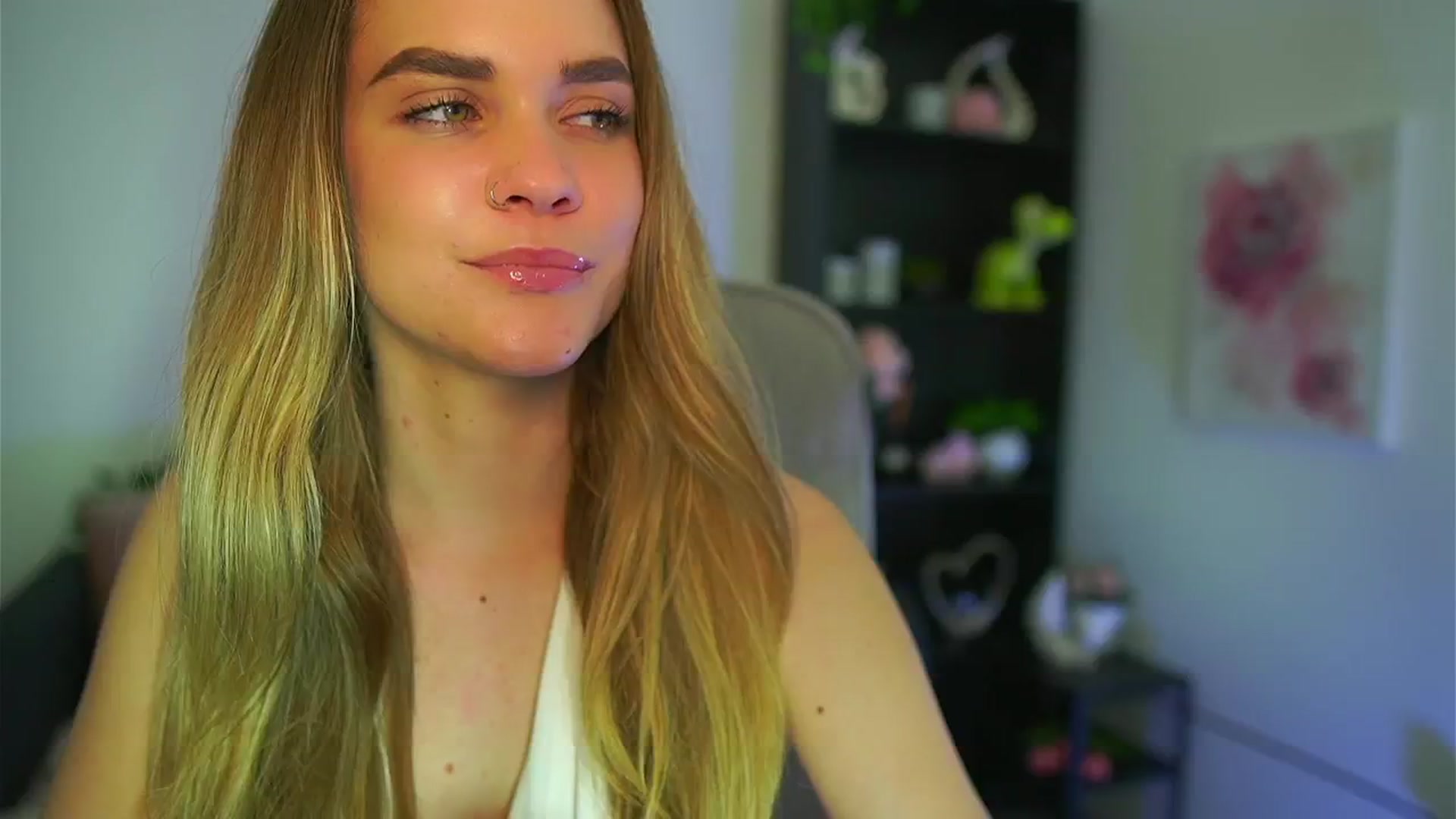 Gallery image thumbnail from Skyla_Novea_'s myfreecams stream on, 05/13/2024, 21:13 image 10 of 20
