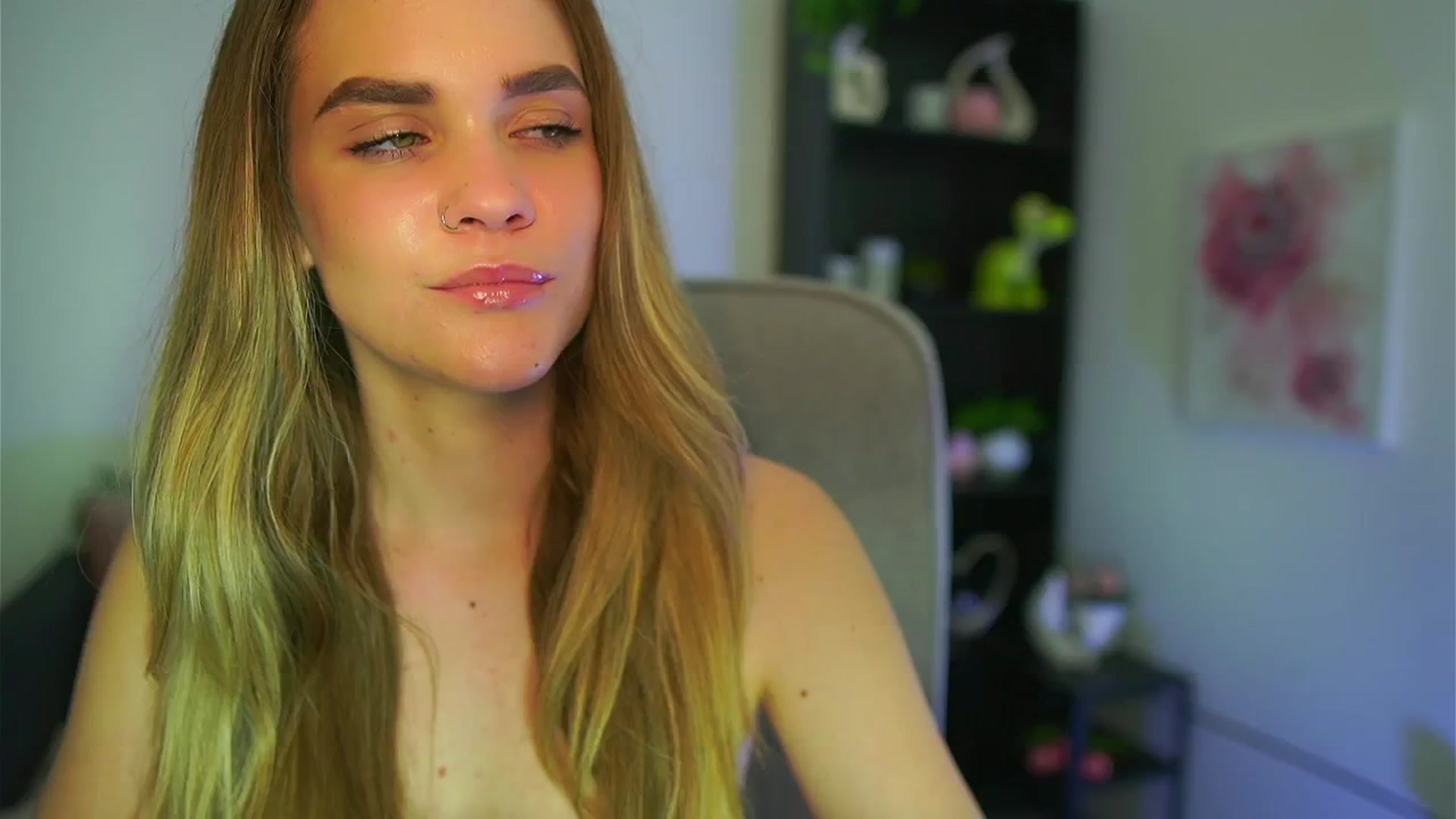 Gallery image thumbnail from Skyla_Novea_'s myfreecams stream on, 05/13/2024, 21:35 image 18 of 20