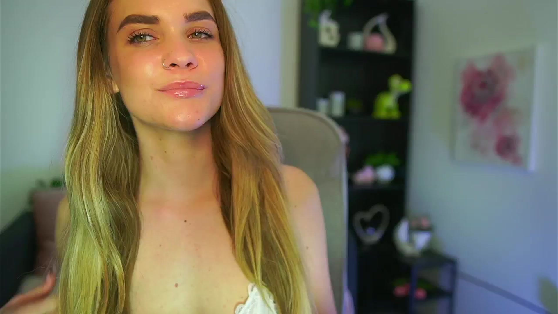 Gallery image thumbnail from Skyla_Novea_'s myfreecams stream on, 05/13/2024, 21:35 image 12 of 20