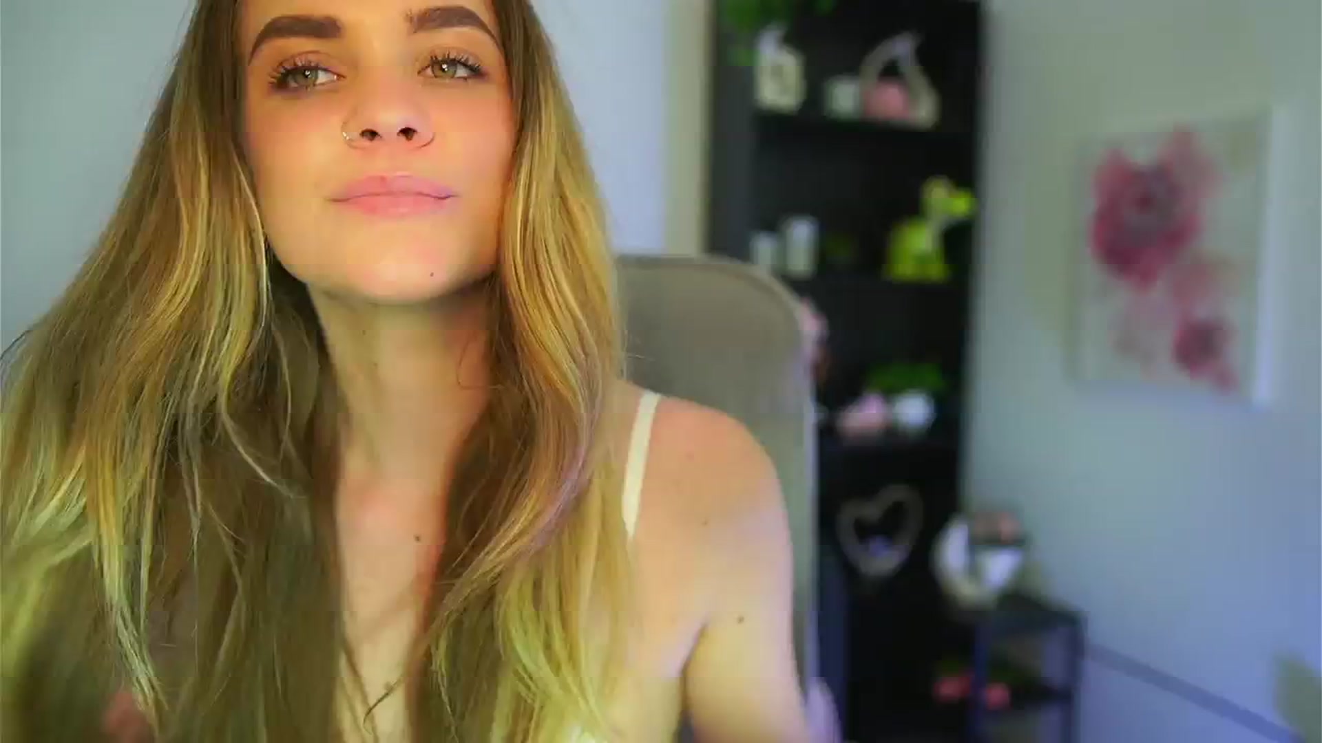 Gallery image thumbnail from Skyla_Novea_'s myfreecams stream on, 05/13/2024, 21:35 image 6 of 20