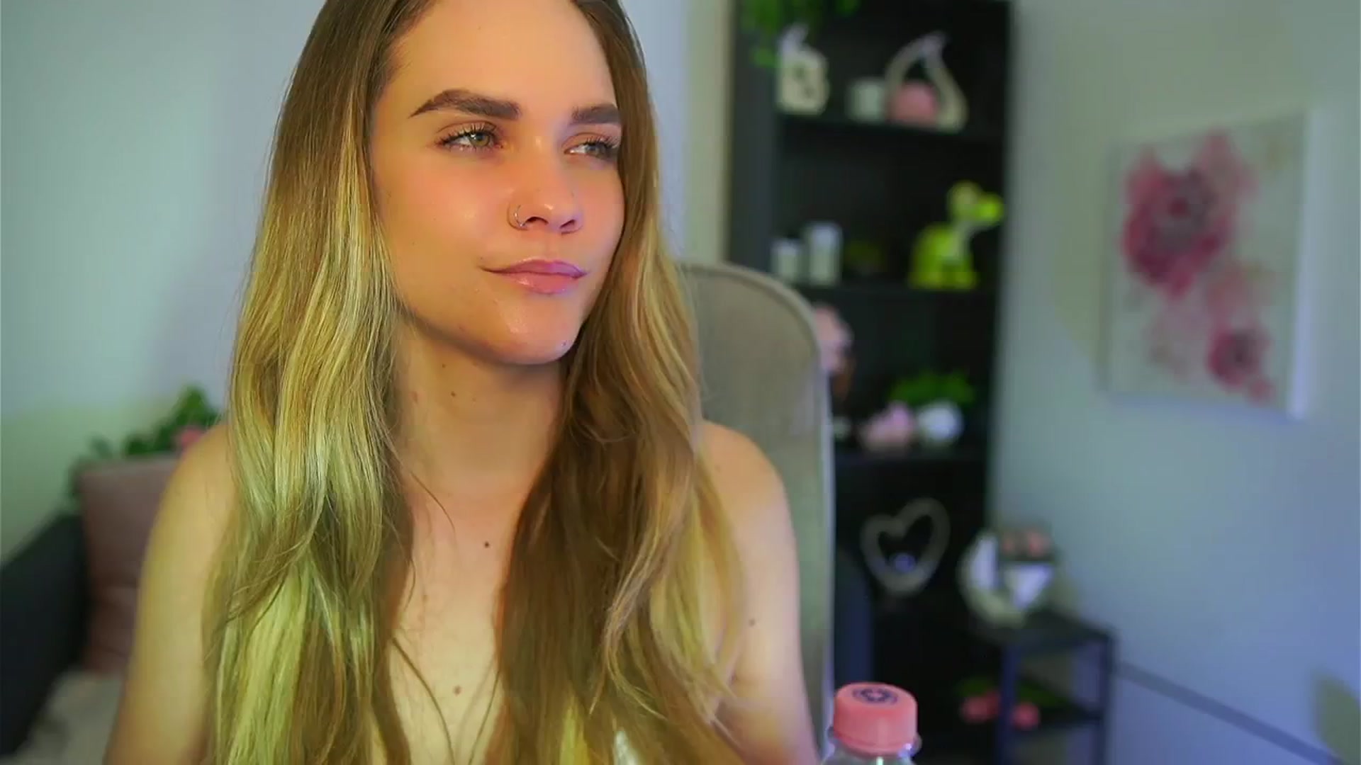Gallery image thumbnail from Skyla_Novea_'s myfreecams stream on, 05/13/2024, 21:35 image 8 of 20