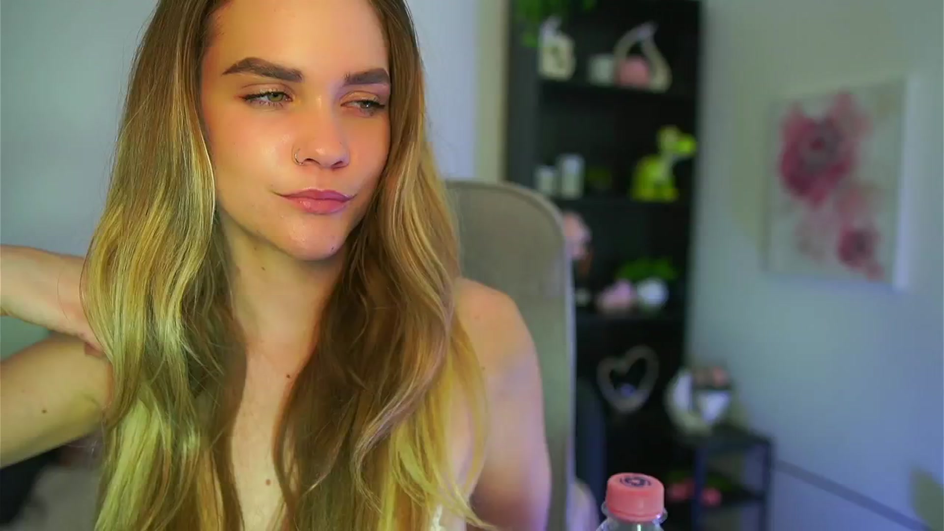 Gallery image thumbnail from Skyla_Novea_'s myfreecams stream on, 05/13/2024, 21:35 image 7 of 20