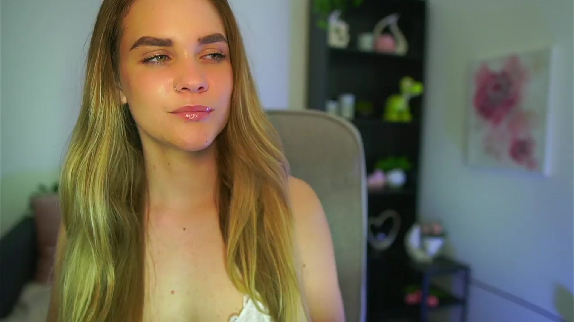 Gallery image thumbnail from Skyla_Novea_'s myfreecams stream on, 05/13/2024, 21:35 image 13 of 20