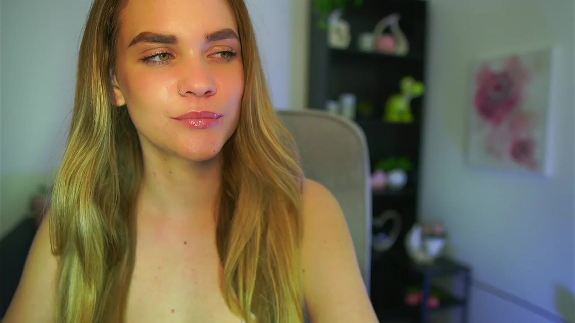 Gallery image thumbnail from Skyla_Novea_'s myfreecams stream on, 05/13/2024, 21:35 image 14 of 20