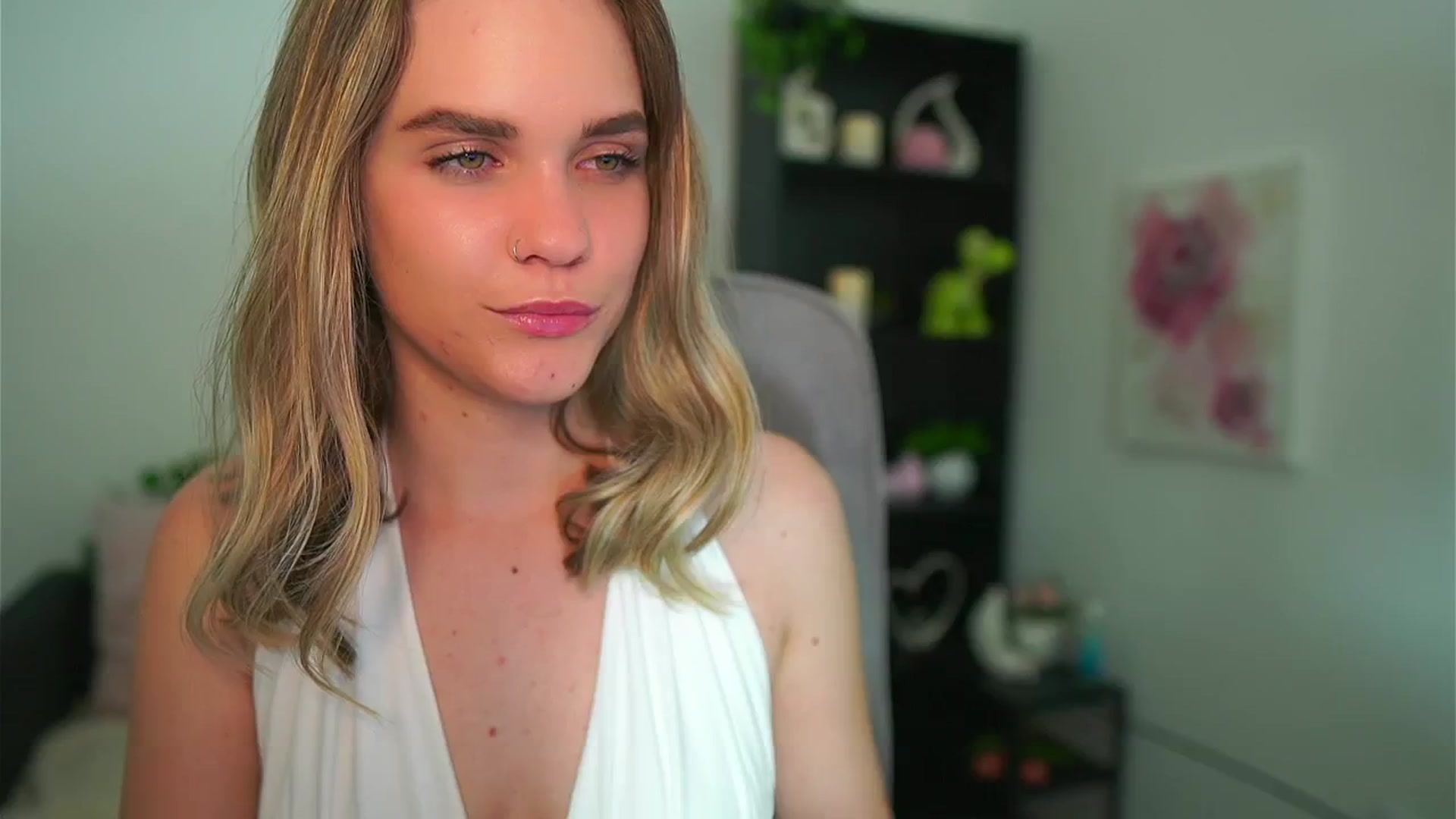 Gallery image thumbnail from Skyla_Novea_'s myfreecams stream on, 05/19/2024, 21:56 image 8 of 20