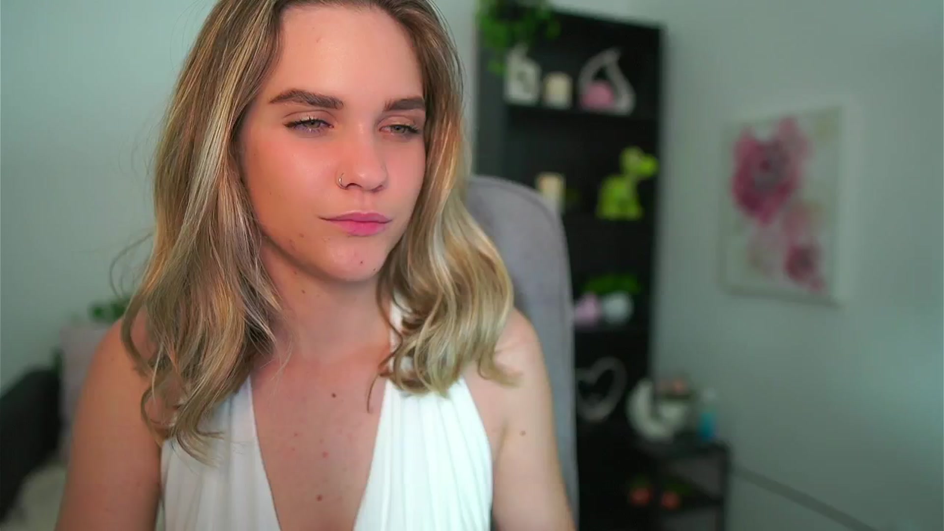 Gallery image thumbnail from Skyla_Novea_'s myfreecams stream on, 05/19/2024, 21:56 image 10 of 20