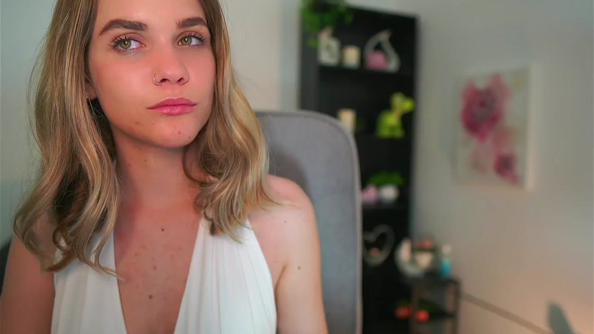 Gallery image thumbnail from Skyla_Novea_'s myfreecams stream on, 05/19/2024, 21:56 image 5 of 20