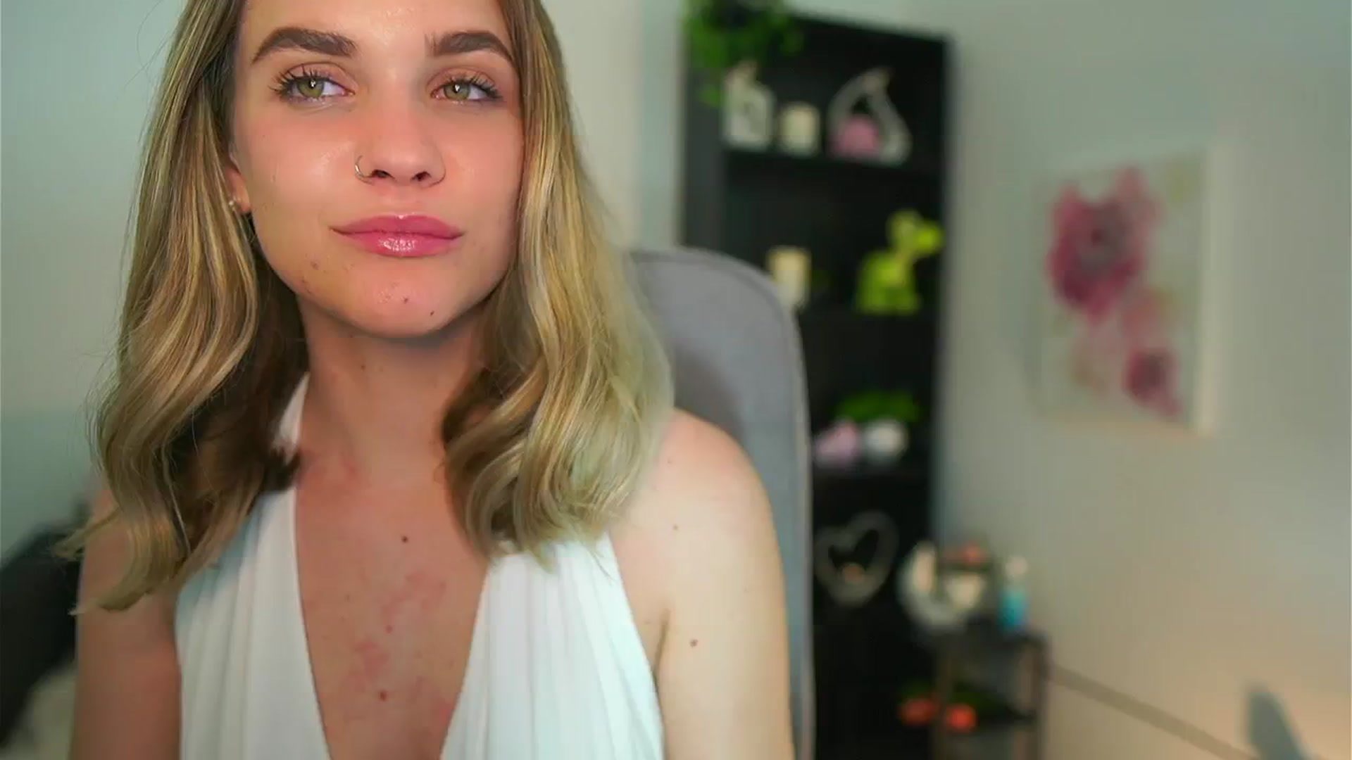 Gallery image thumbnail from Skyla_Novea_'s myfreecams stream on, 05/19/2024, 21:56 image 3 of 20
