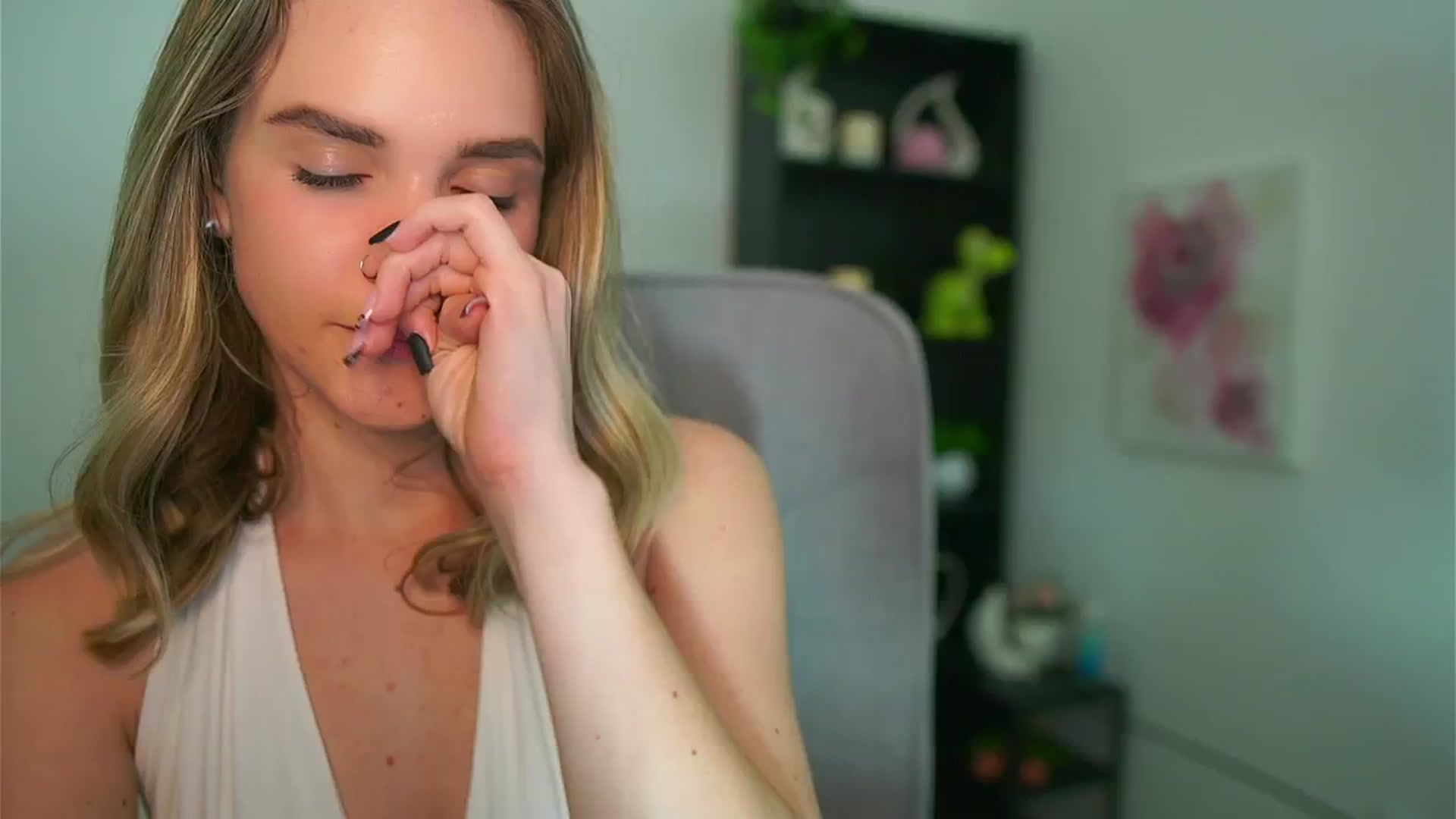 Gallery image thumbnail from Skyla_Novea_'s myfreecams stream on, 05/19/2024, 21:56 image 7 of 20