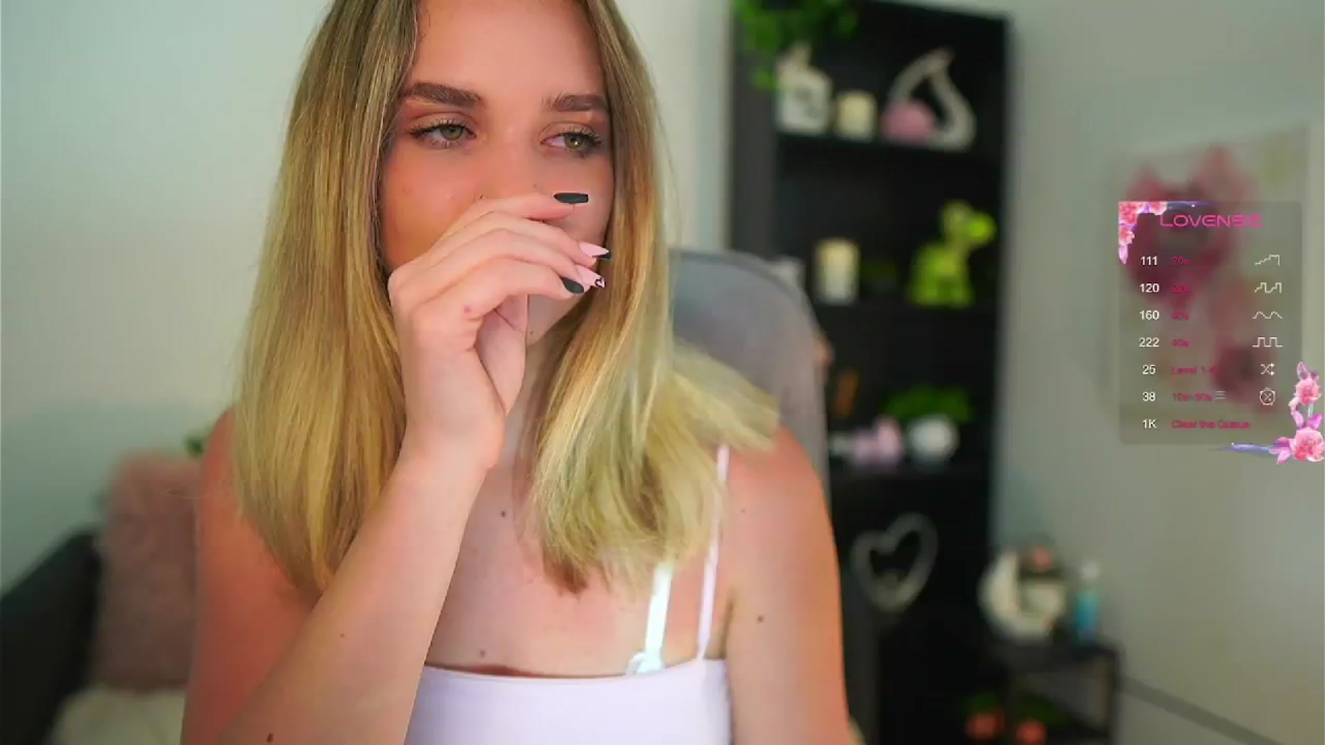 Gallery image thumbnail from Skyla_Novea_'s myfreecams stream on, 05/25/2024, 18:38 image 1 of 20