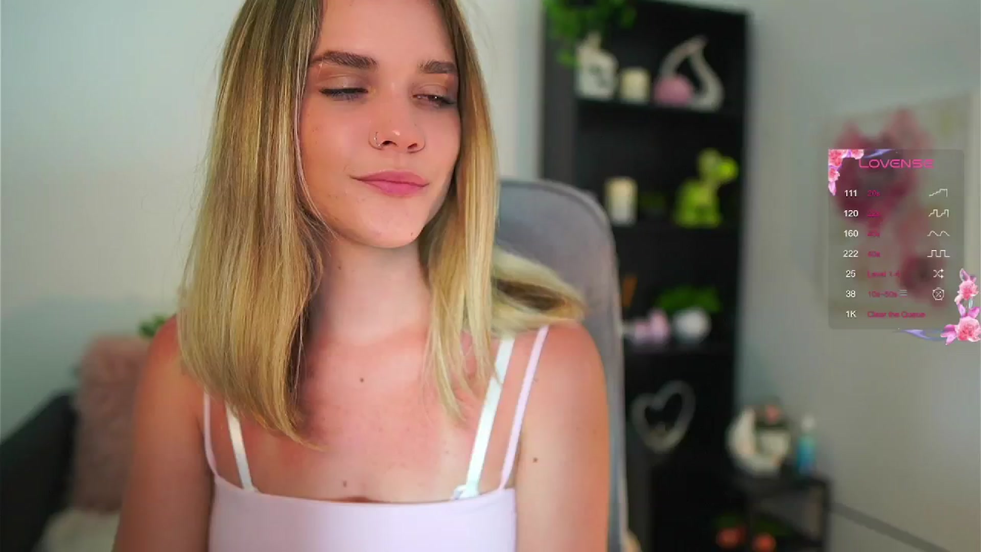 Gallery image thumbnail from Skyla_Novea_'s myfreecams stream on, 05/25/2024, 18:38 image 17 of 20