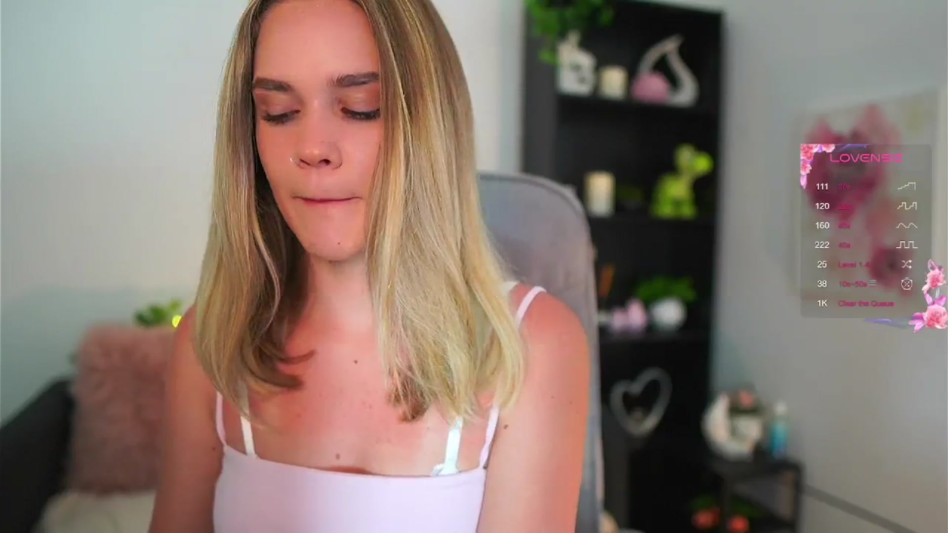 Gallery image thumbnail from Skyla_Novea_'s myfreecams stream on, 05/25/2024, 18:38 image 9 of 20