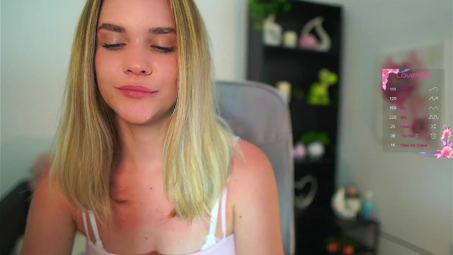 Gallery image thumbnail from Skyla_Novea_'s myfreecams stream on, 05/25/2024, 20:06 image 9 of 20