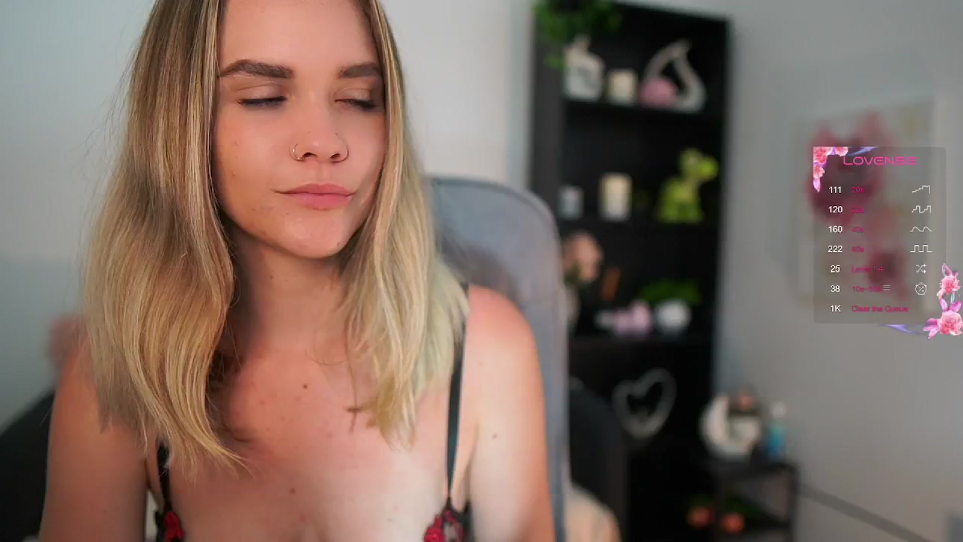 Gallery image thumbnail from Skyla_Novea_'s myfreecams stream on, 05/26/2024, 15:20 image 14 of 20
