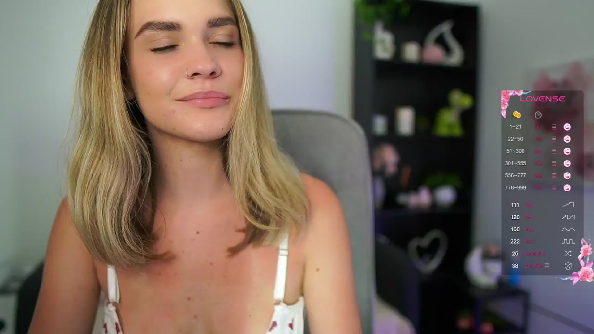 Gallery image thumbnail from Skyla_Novea_'s myfreecams stream on, 05/27/2024, 16:02 image 12 of 20