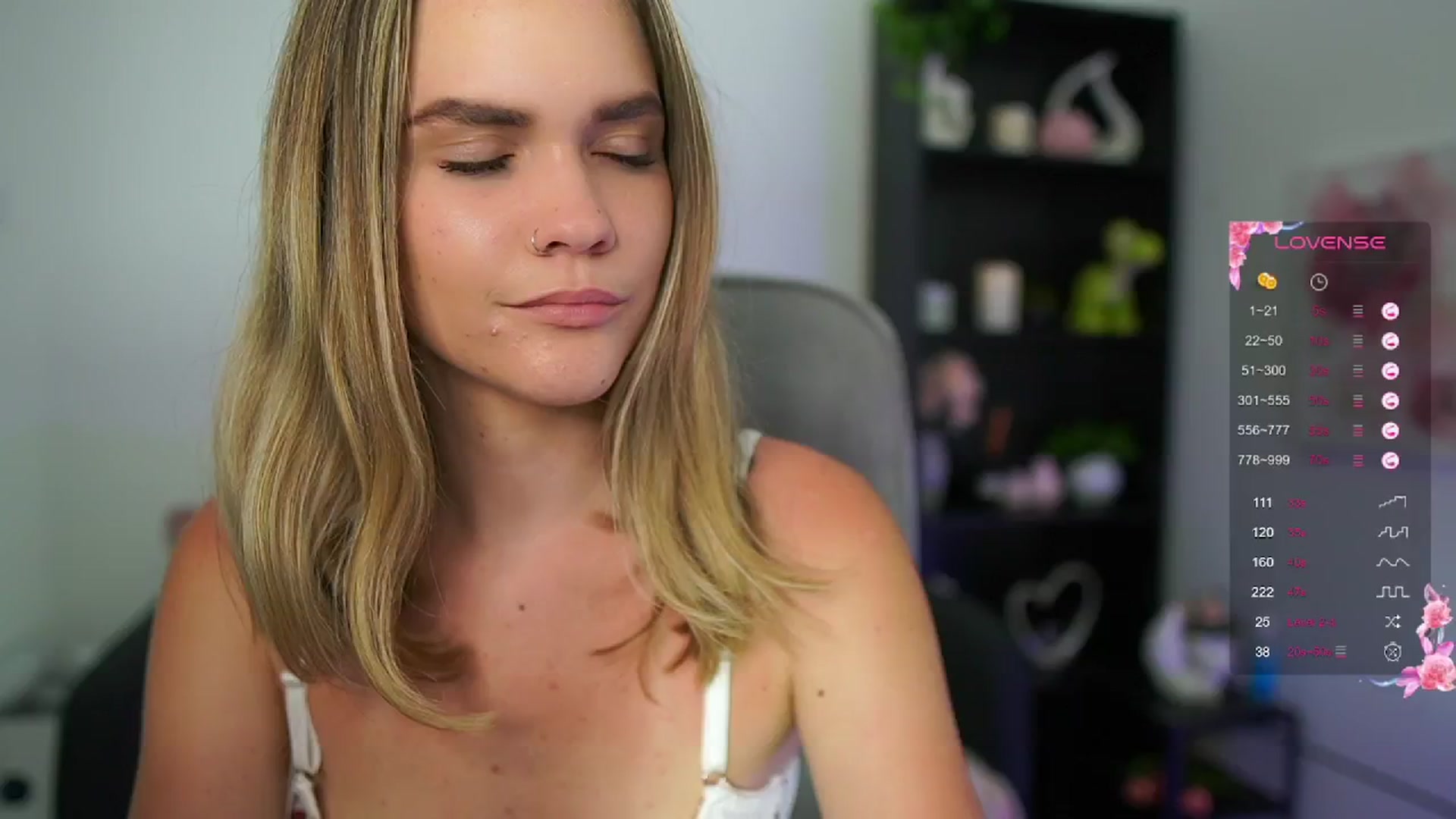 Gallery image thumbnail from Skyla_Novea_'s myfreecams stream on, 05/27/2024, 17:37 image 14 of 20