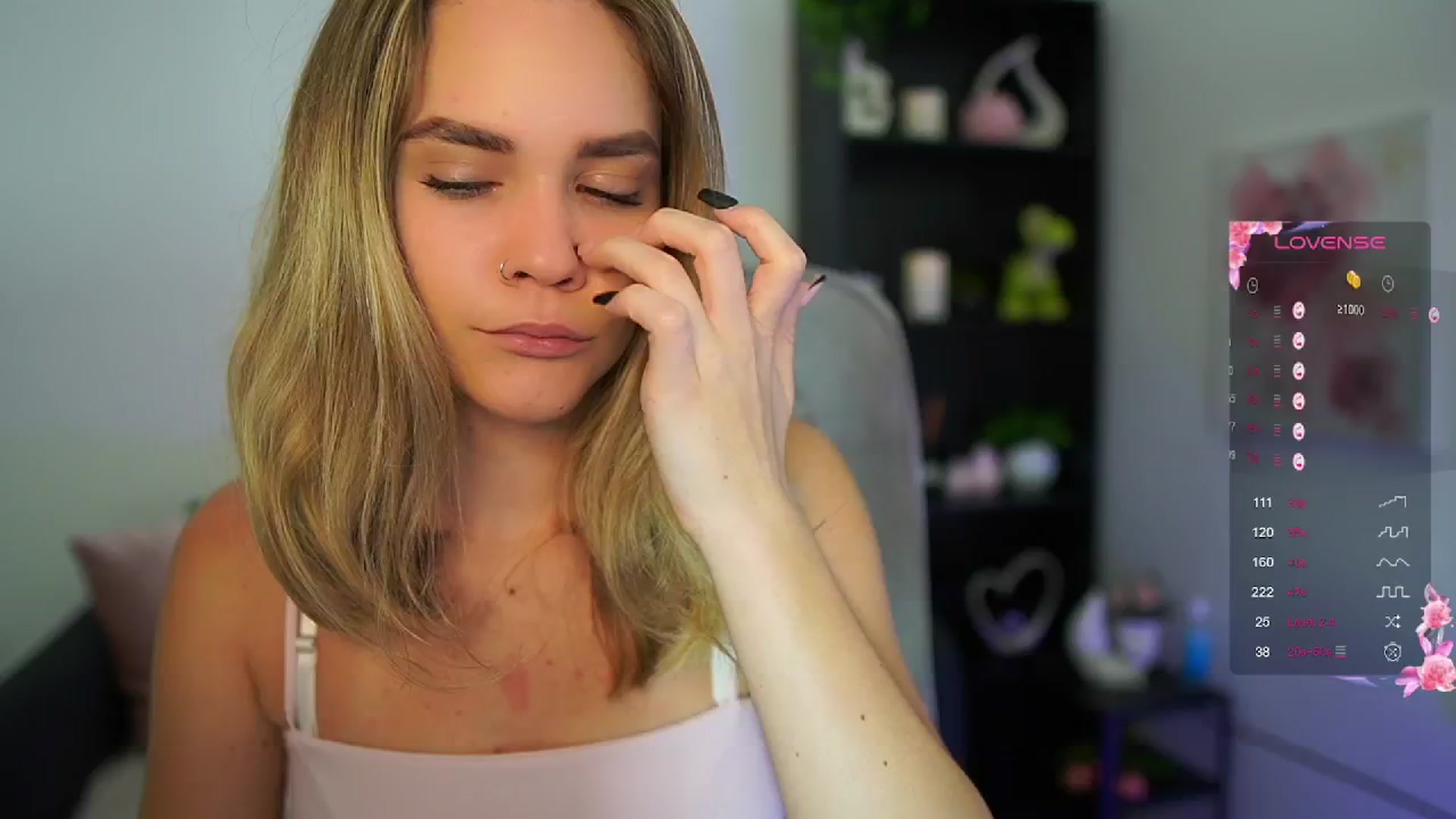 Gallery image thumbnail from Skyla_Novea_'s myfreecams stream on, 06/02/2024, 09:31 image 1 of 20