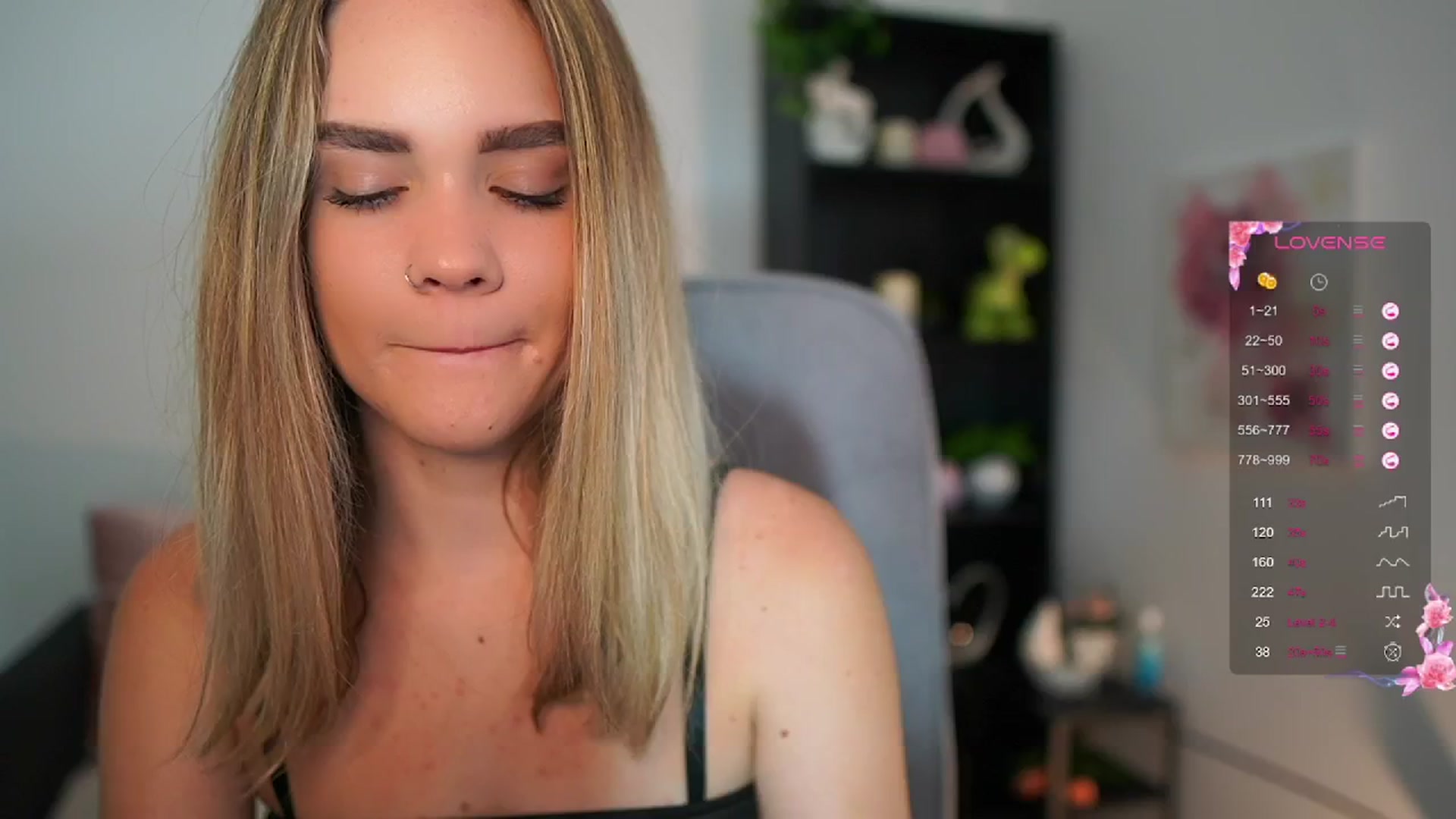 Gallery image thumbnail from Skyla_Novea_'s myfreecams stream on, 06/04/2024, 11:44 image 3 of 20