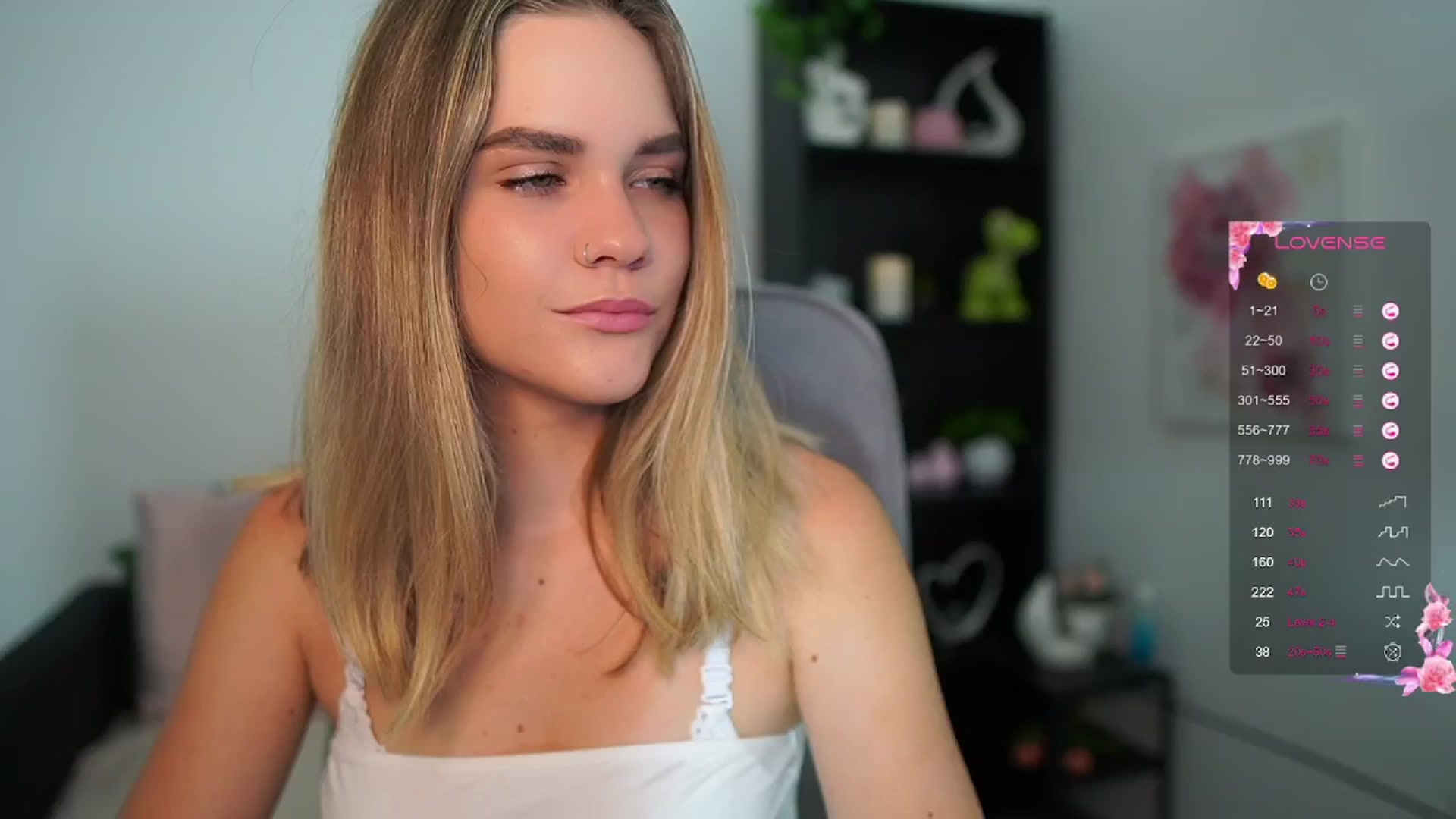 Gallery image thumbnail from Skyla_Novea_'s myfreecams stream on, 06/05/2024, 08:42 image 10 of 20
