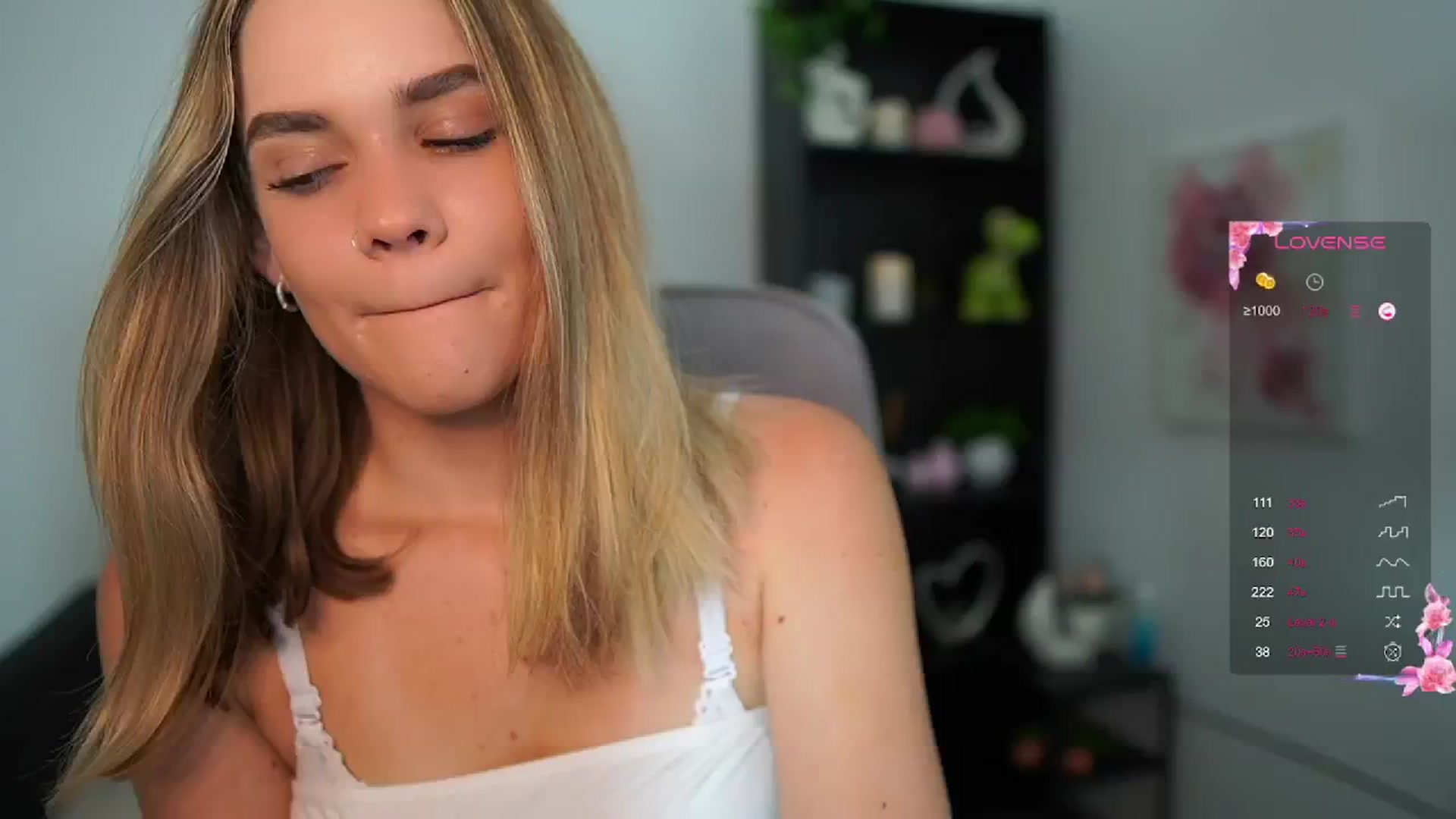Gallery image thumbnail from Skyla_Novea_'s myfreecams stream on, 06/05/2024, 08:42 image 18 of 20