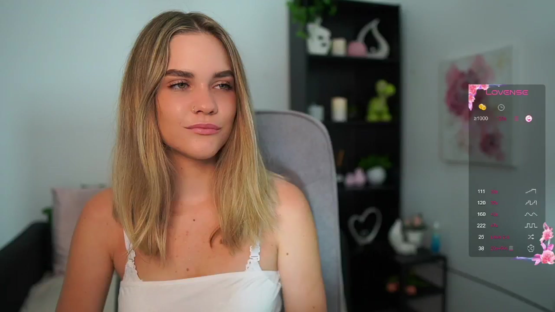 Gallery image thumbnail from Skyla_Novea_'s myfreecams stream on, 06/05/2024, 08:42 image 14 of 20