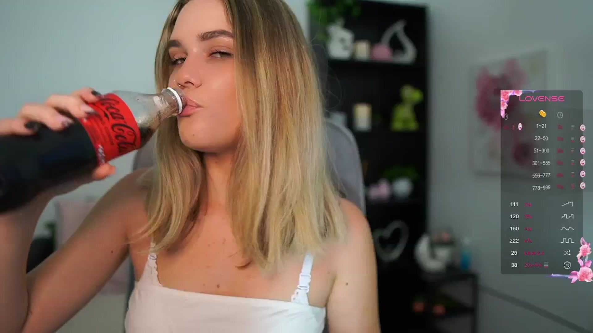Gallery image thumbnail from Skyla_Novea_'s myfreecams stream on, 06/05/2024, 08:42 image 12 of 20