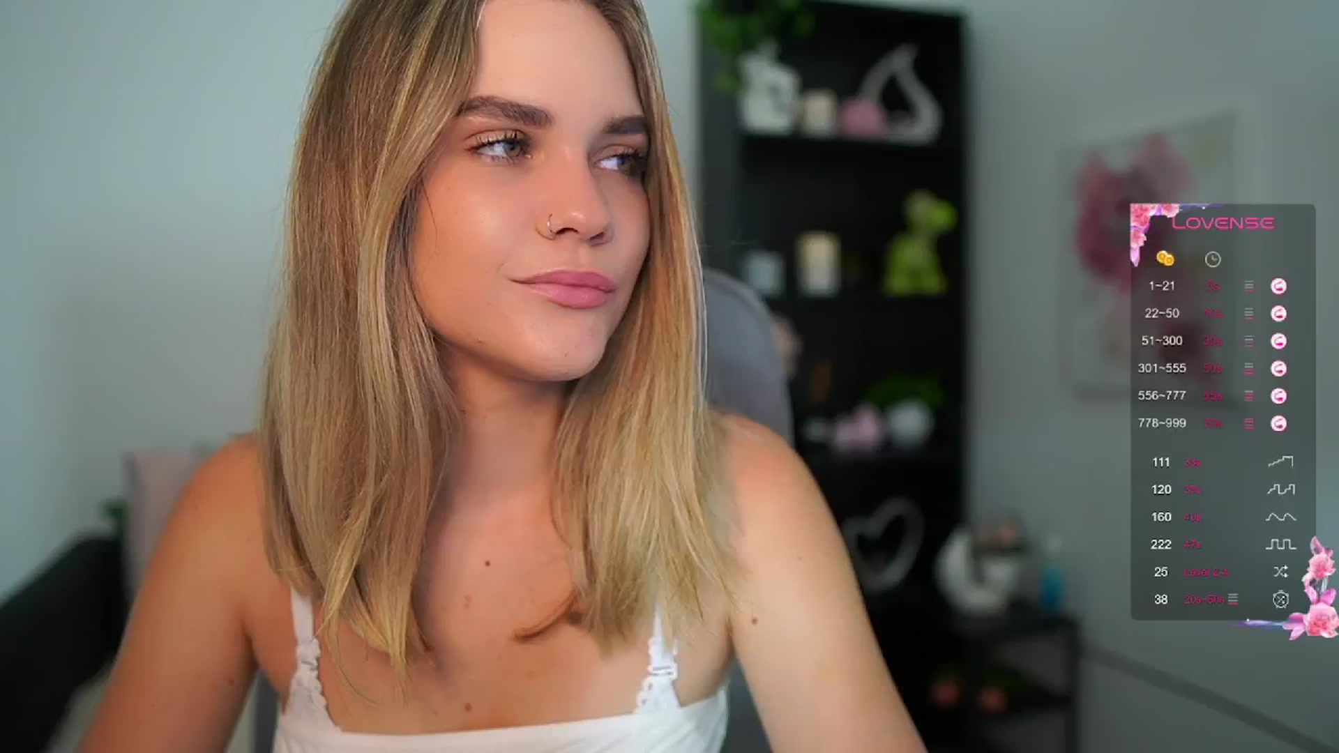 Gallery image thumbnail from Skyla_Novea_'s myfreecams stream on, 06/05/2024, 08:42 image 15 of 20
