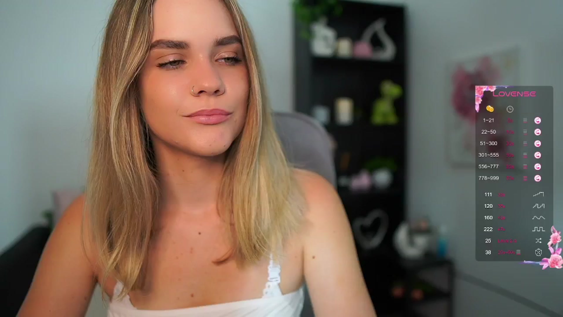 Gallery image thumbnail from Skyla_Novea_'s myfreecams stream on, 06/05/2024, 08:42 image 17 of 20