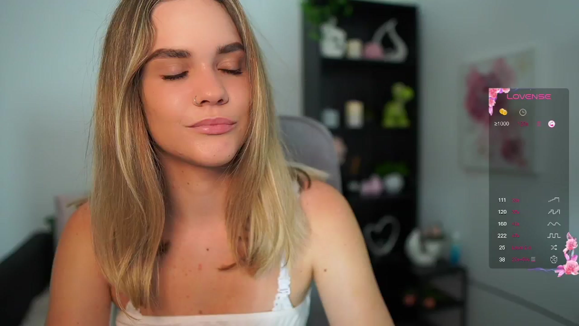 Gallery image thumbnail from Skyla_Novea_'s myfreecams stream on, 06/05/2024, 09:15 image 11 of 20