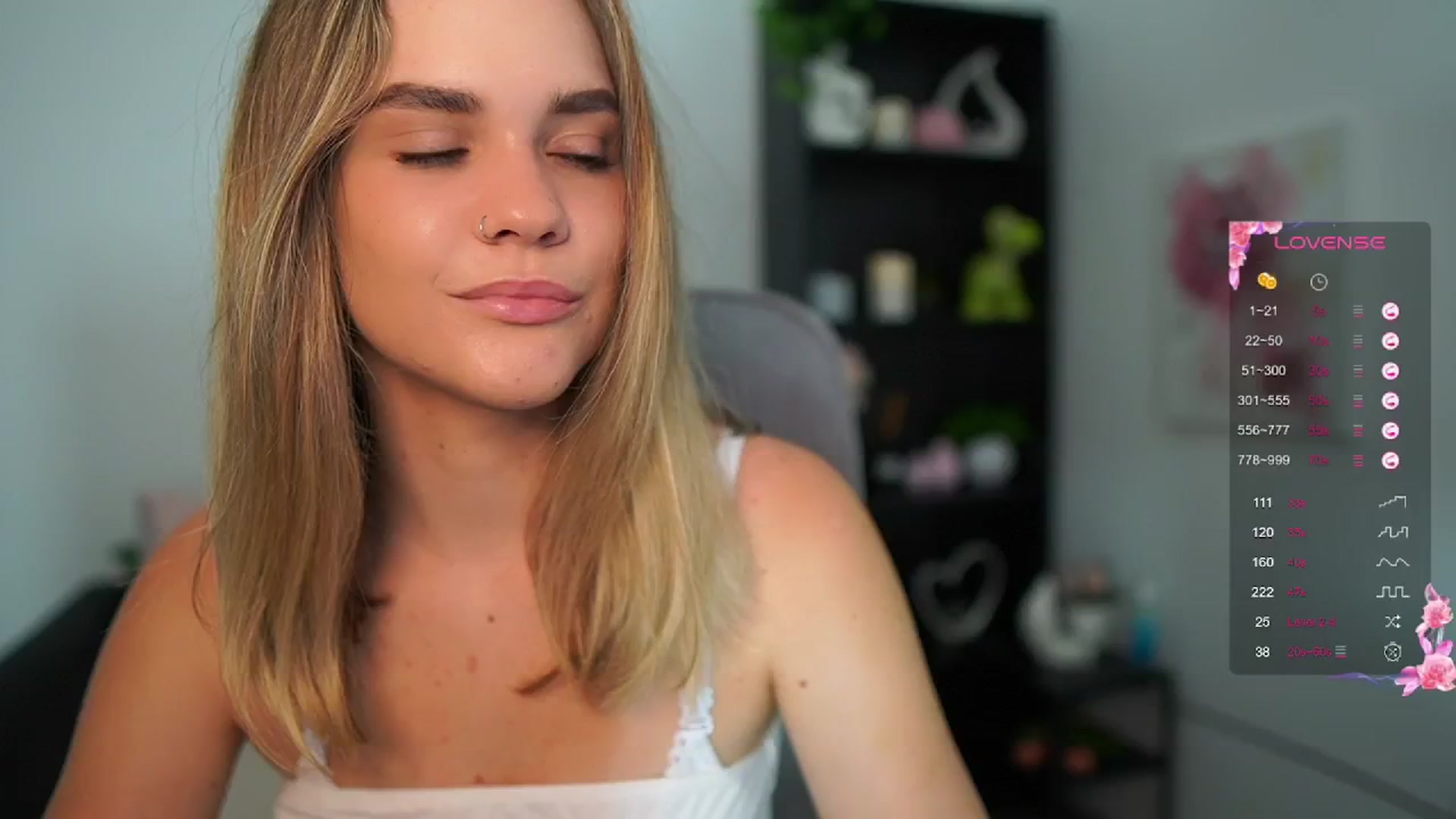 Gallery image thumbnail from Skyla_Novea_'s myfreecams stream on, 06/05/2024, 09:15 image 13 of 20