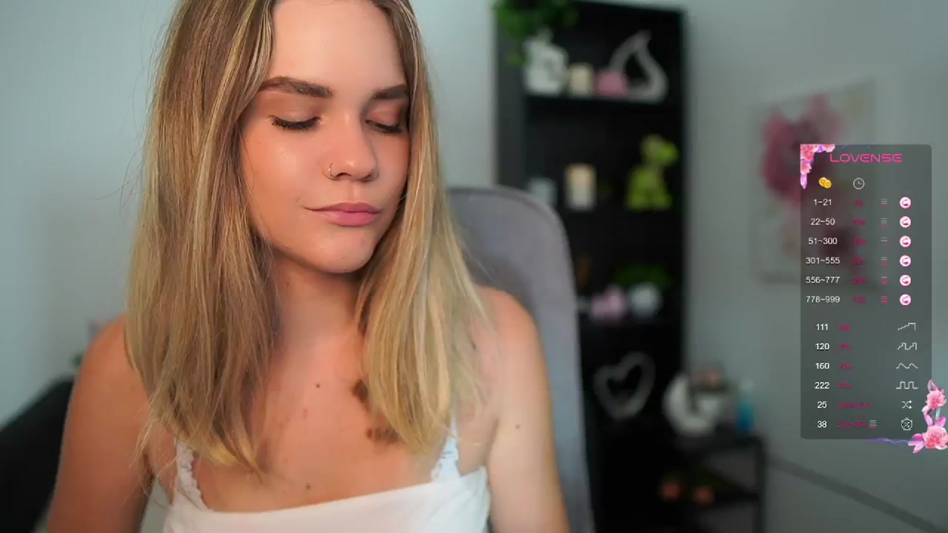 Gallery image thumbnail from Skyla_Novea_'s myfreecams stream on, 06/05/2024, 09:15 image 1 of 20