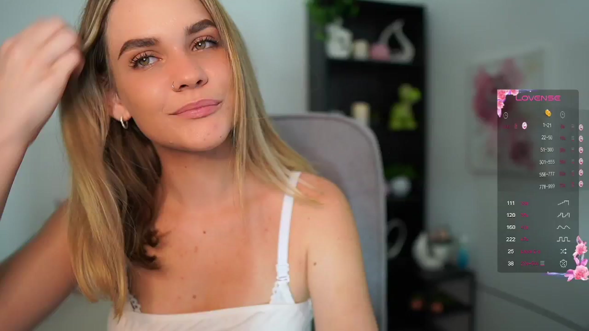 Gallery image thumbnail from Skyla_Novea_'s myfreecams stream on, 06/05/2024, 09:15 image 6 of 20