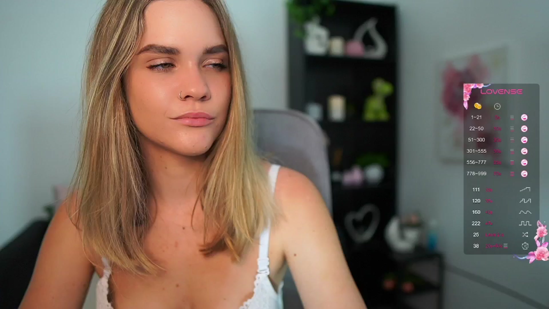 Gallery image thumbnail from Skyla_Novea_'s myfreecams stream on, 06/05/2024, 10:58 image 9 of 20
