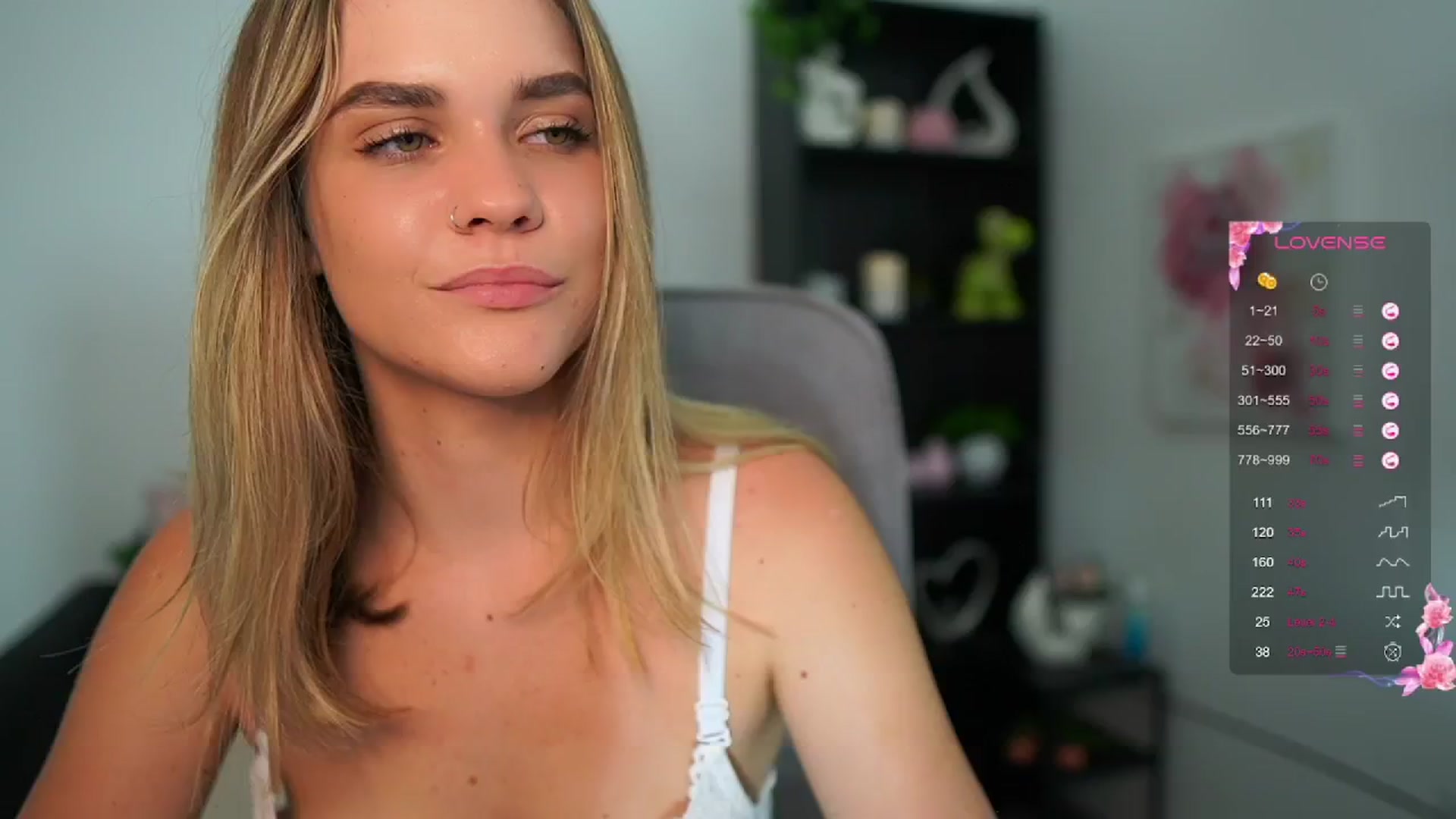 Gallery image thumbnail from Skyla_Novea_'s myfreecams stream on, 06/05/2024, 13:04 image 18 of 20