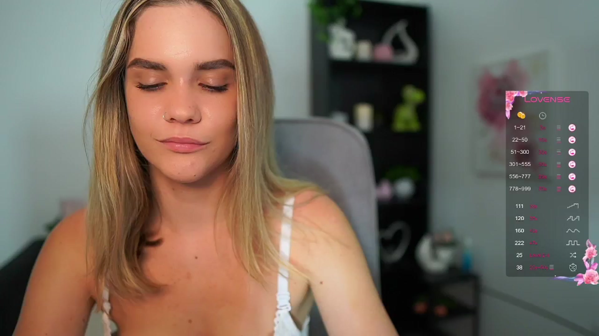 Gallery image thumbnail from Skyla_Novea_'s myfreecams stream on, 06/05/2024, 13:04 image 17 of 20