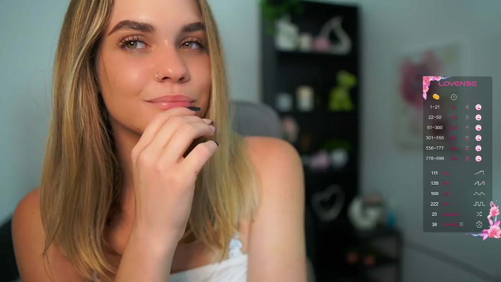 Gallery image thumbnail from Skyla_Novea_'s myfreecams stream on, 06/05/2024, 15:22 image 1 of 20
