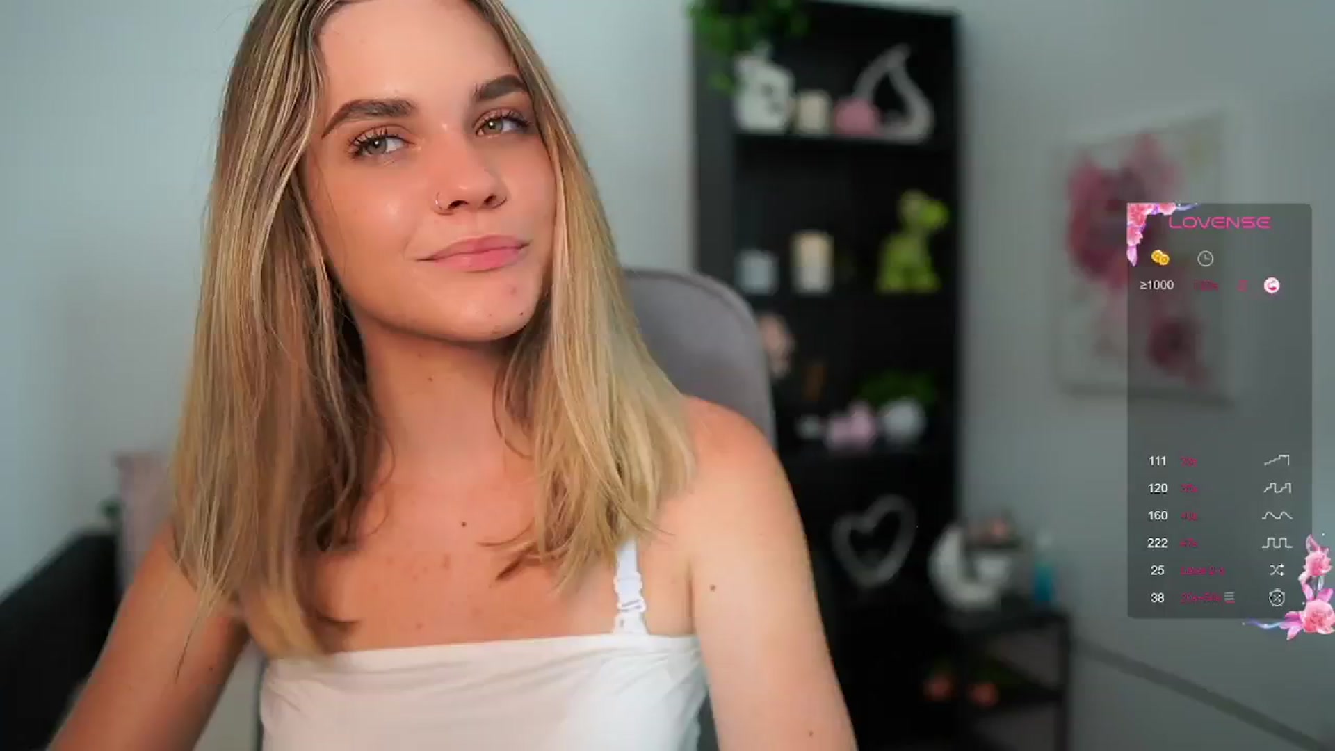 Gallery image thumbnail from Skyla_Novea_'s myfreecams stream on, 06/05/2024, 15:22 image 3 of 20
