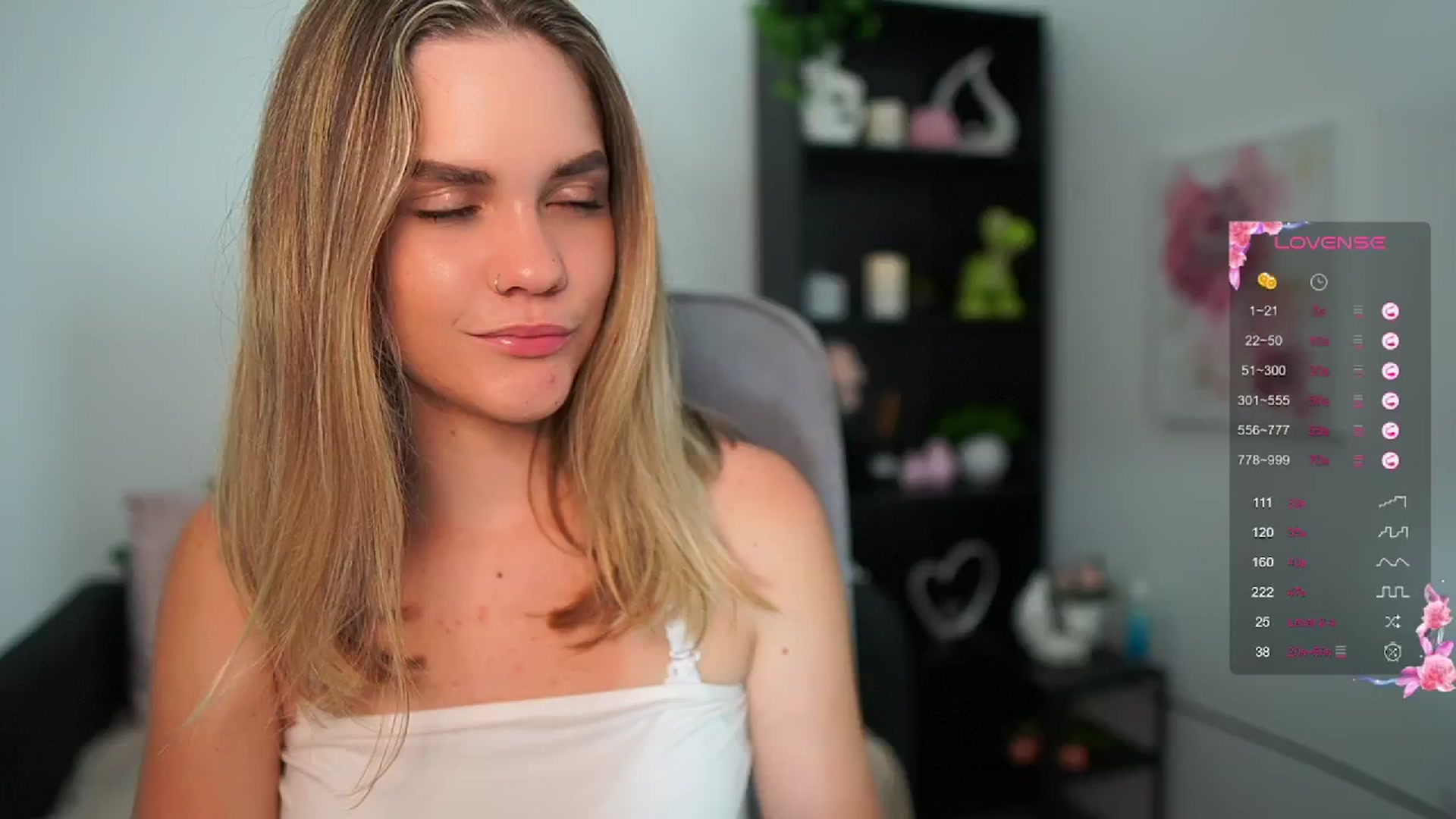 Gallery image thumbnail from Skyla_Novea_'s myfreecams stream on, 06/05/2024, 15:22 image 14 of 20