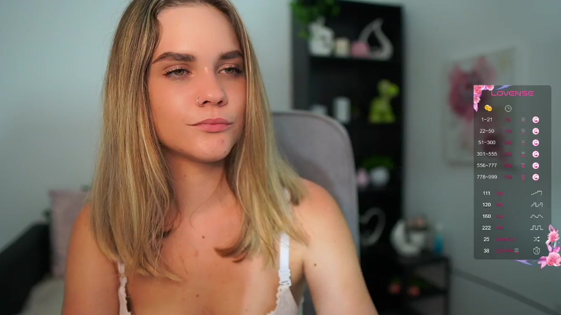 Gallery image thumbnail from Skyla_Novea_'s myfreecams stream on, 06/05/2024, 17:58 image 8 of 20