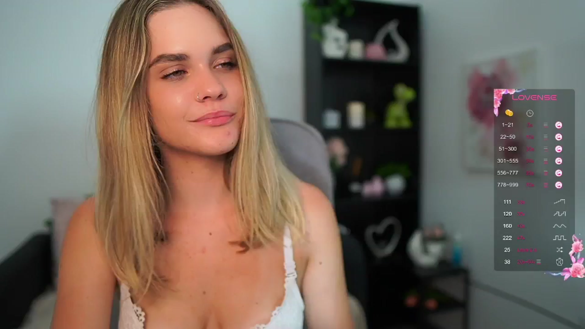 Gallery image thumbnail from Skyla_Novea_'s myfreecams stream on, 06/05/2024, 17:58 image 3 of 20