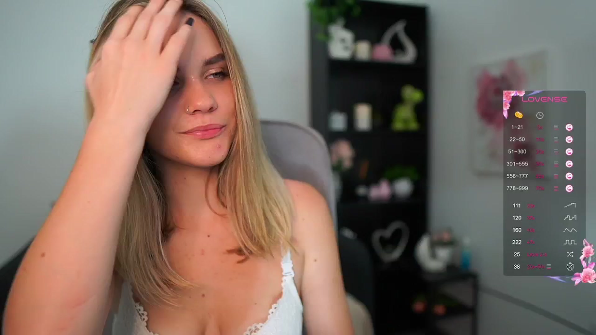 Gallery image thumbnail from Skyla_Novea_'s myfreecams stream on, 06/05/2024, 17:58 image 4 of 20