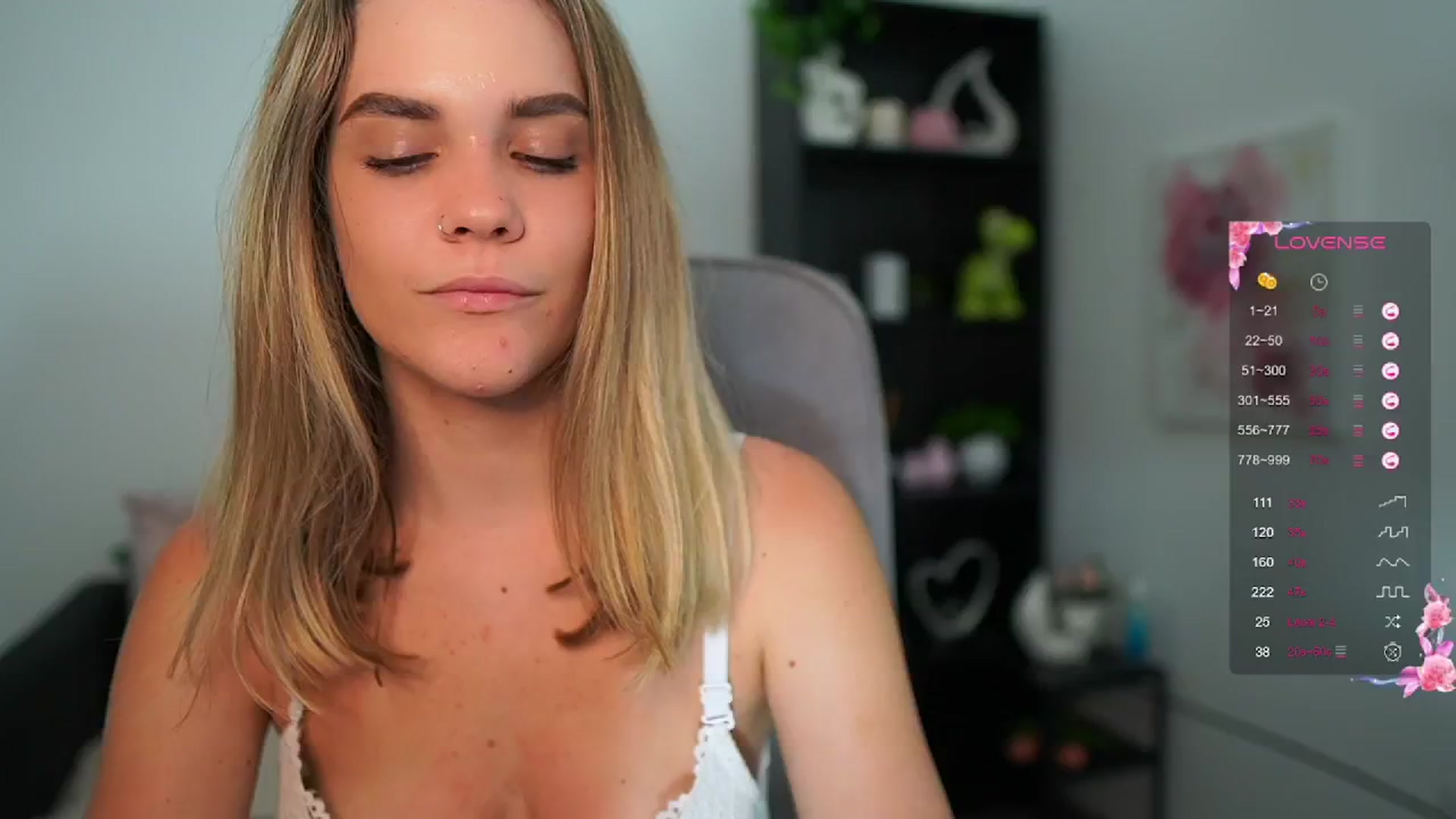Gallery image thumbnail from Skyla_Novea_'s myfreecams stream on, 06/05/2024, 17:58 image 15 of 20