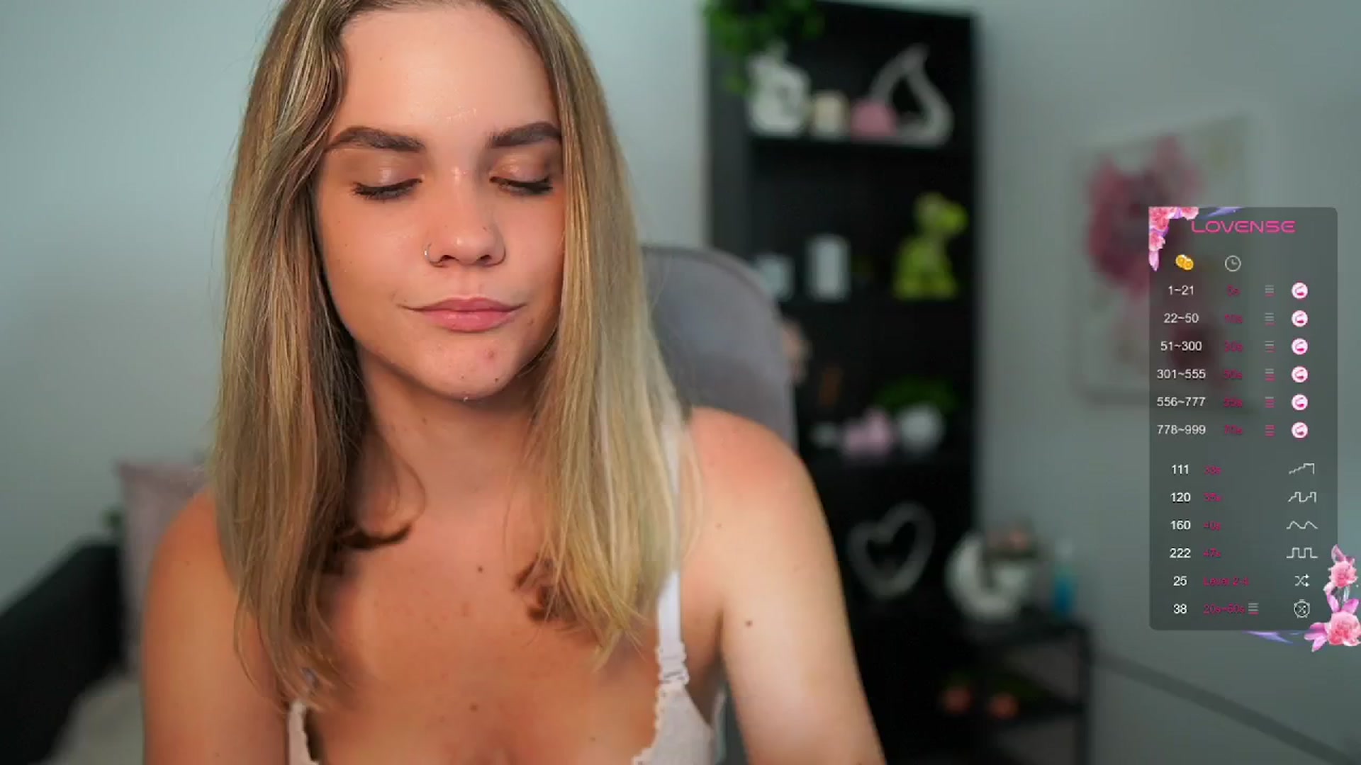 Gallery image thumbnail from Skyla_Novea_'s myfreecams stream on, 06/05/2024, 17:58 image 16 of 20