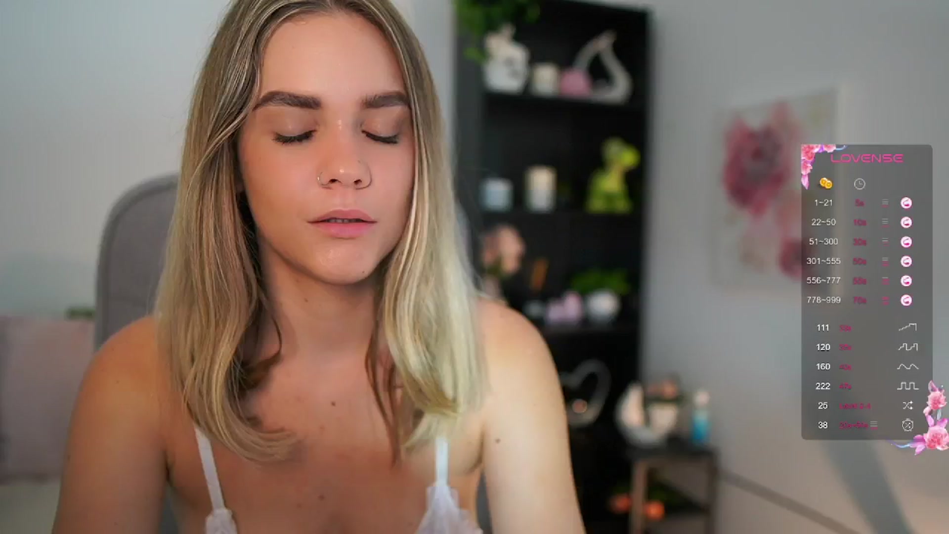 Gallery image thumbnail from Skyla_Novea_'s myfreecams stream on, 06/07/2024, 16:31 image 7 of 20