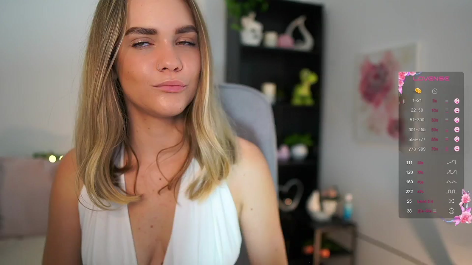 Gallery image thumbnail from Skyla_Novea_'s myfreecams stream on, 06/07/2024, 16:31 image 5 of 20