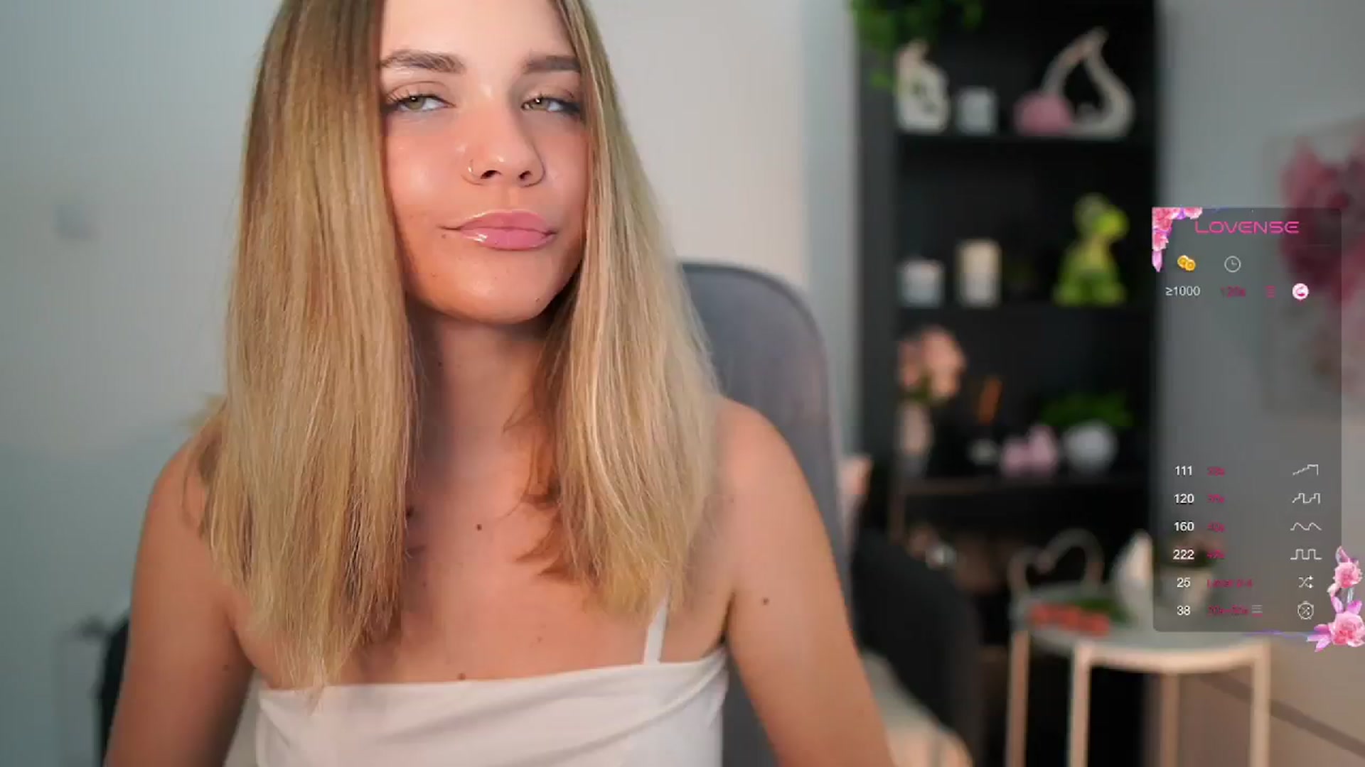 Gallery image thumbnail from Skyla_Novea_'s myfreecams stream on, 06/18/2024, 13:25 image 8 of 20