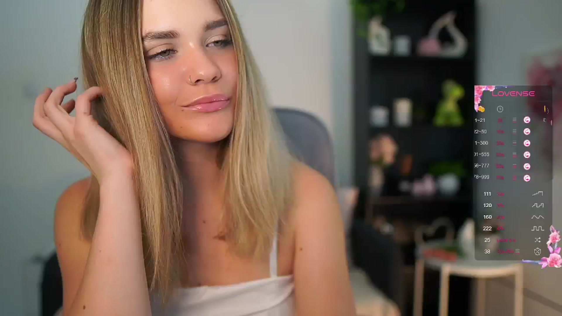 Gallery image thumbnail from Skyla_Novea_'s myfreecams stream on, 06/18/2024, 13:25 image 3 of 20