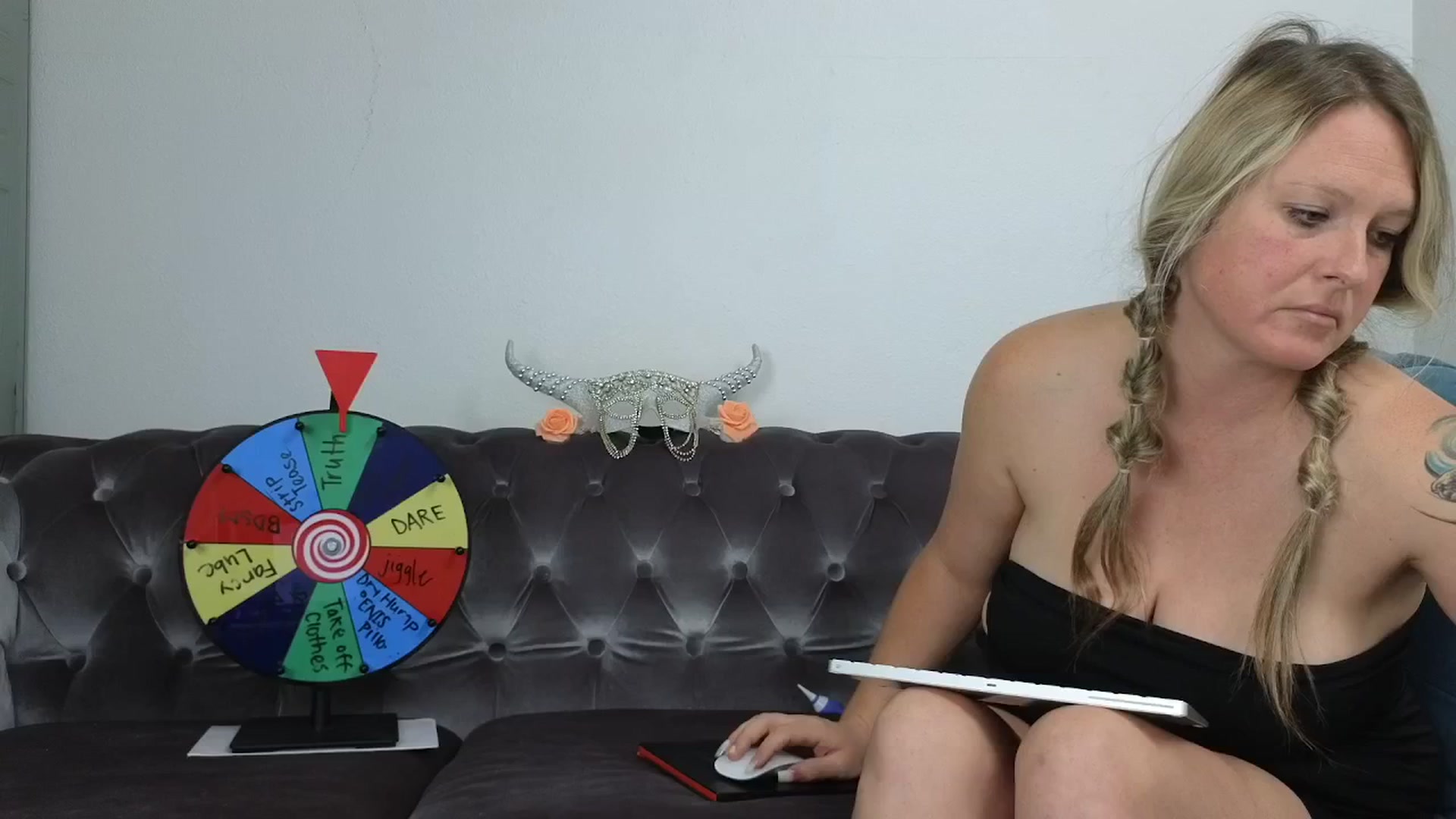 Gallery image thumbnail from SkylarHealix's myfreecams stream on, 08/13/2025, 11:58 image 9 of 20