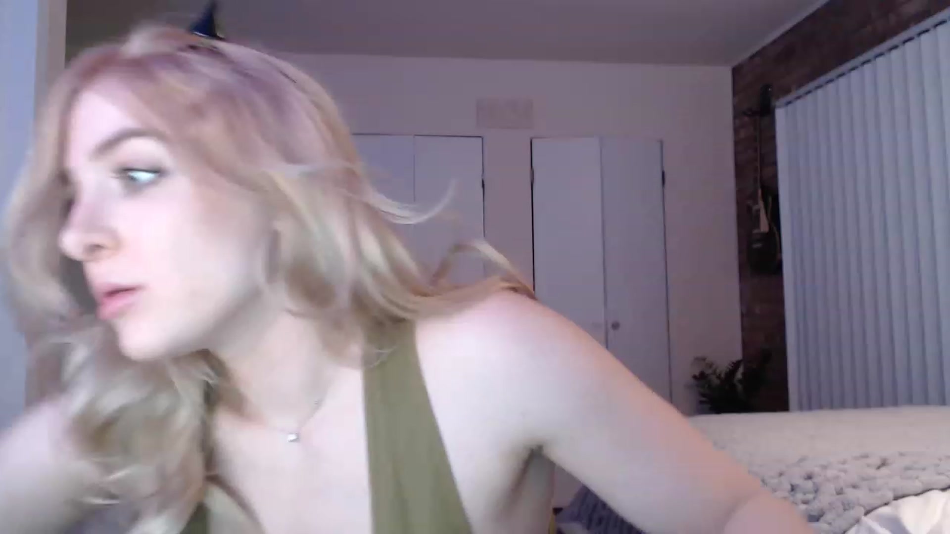 Gallery image thumbnail from SkylarSays's myfreecams stream on, 11/15/2022, 07:19 image 4 of 20